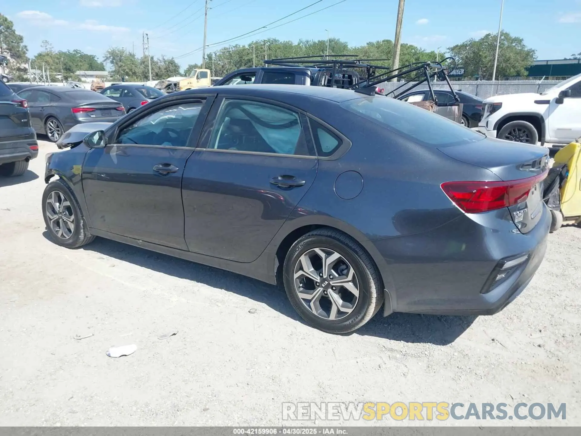 3 fotografías del automóvil dañado 3KPF24AD3LE216854 KIA FORTE 2020