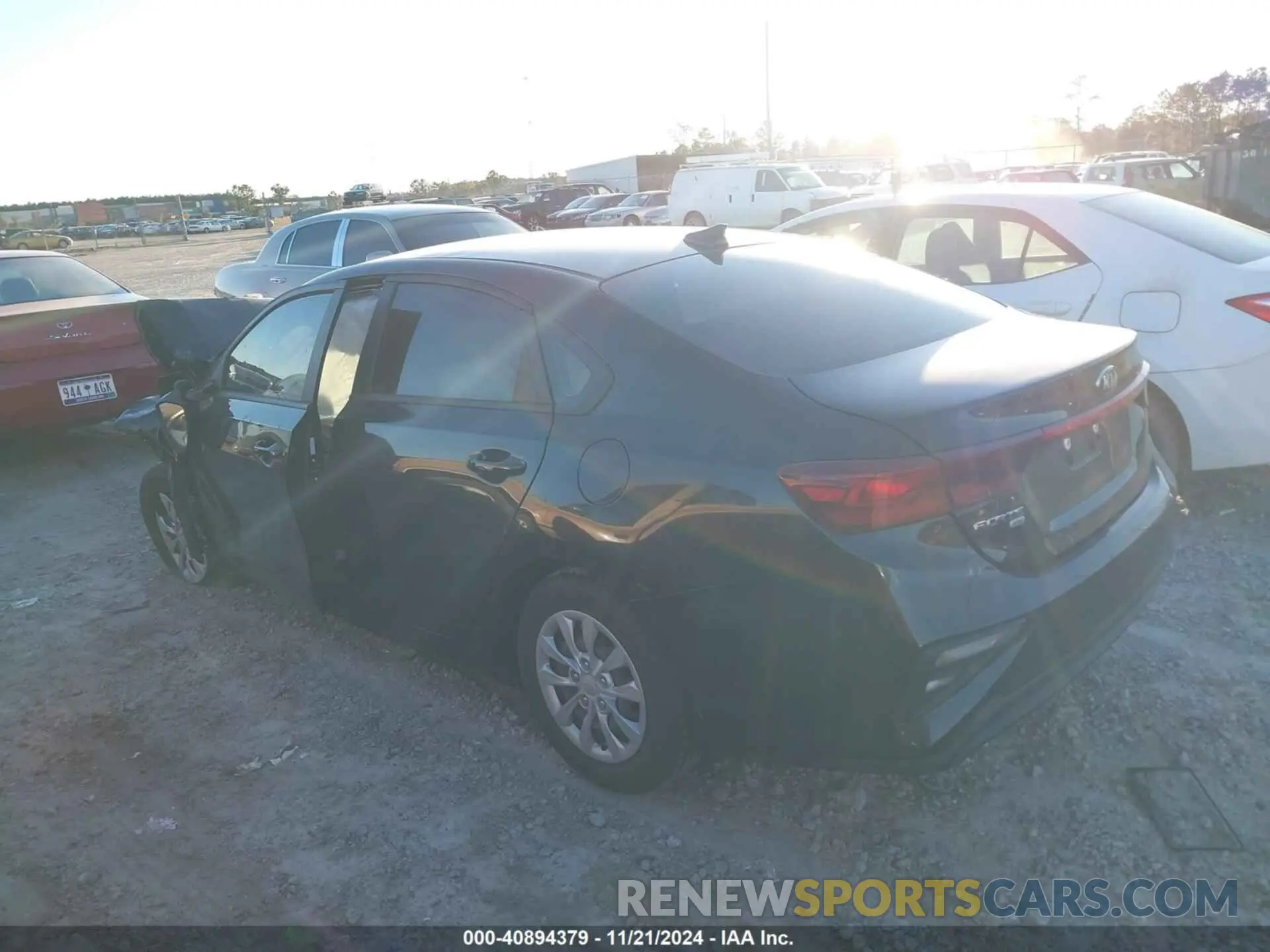 13 fotografías del automóvil dañado 3KPF24AD3LE221732 KIA FORTE 2020
