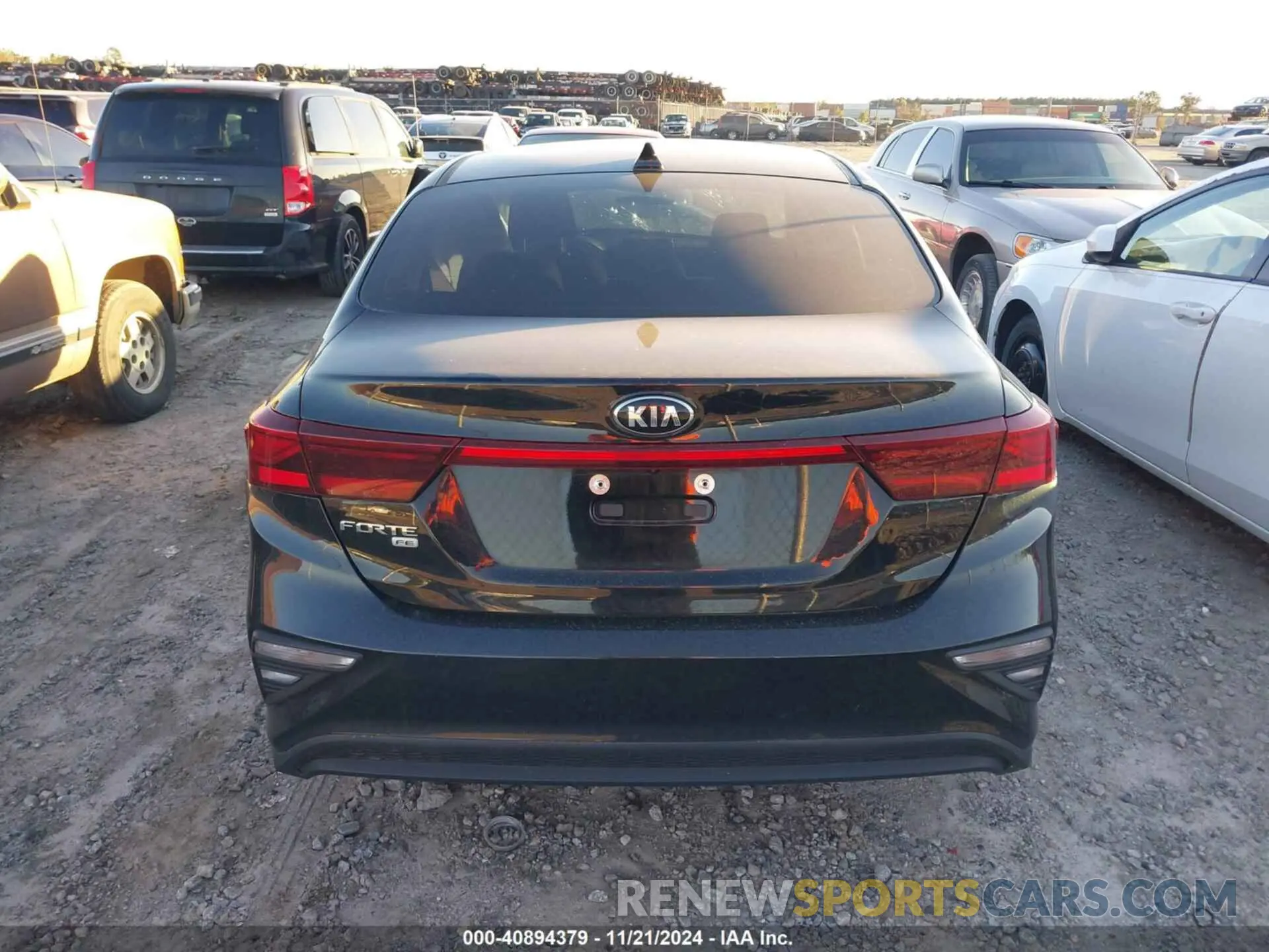 15 fotografías del automóvil dañado 3KPF24AD3LE221732 KIA FORTE 2020