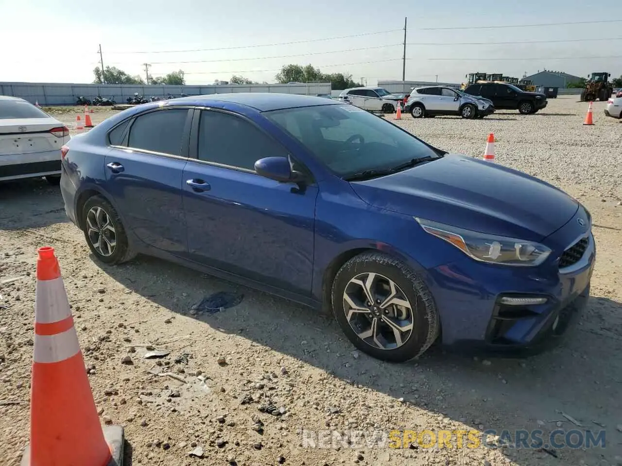 4 fotografías del automóvil dañado 3KPF24AD3LE256495 KIA FORTE 2020
