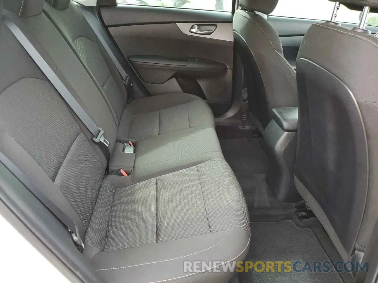 10 fotografías del automóvil dañado 3KPF24AD3LE261633 KIA FORTE 2020