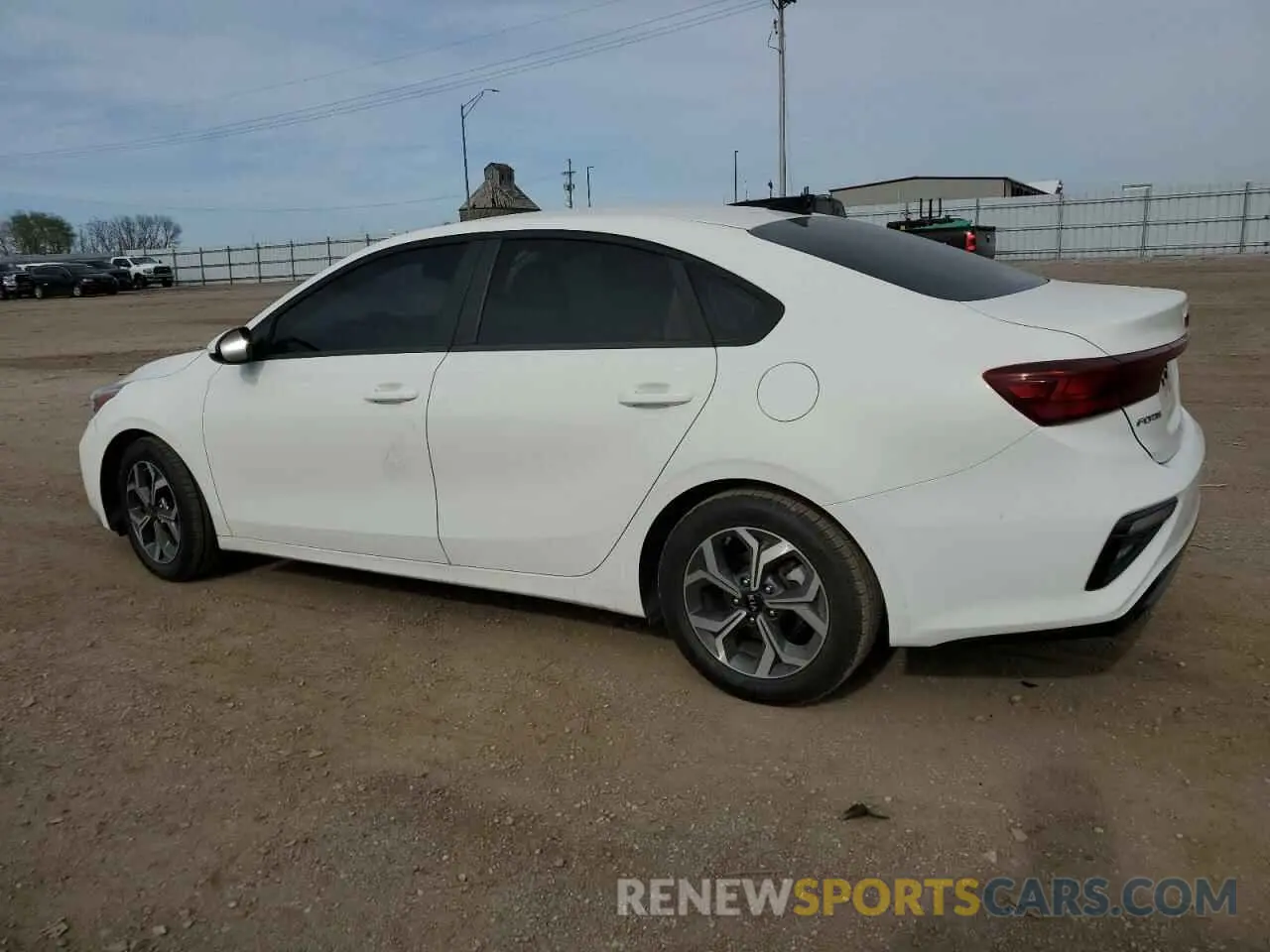 2 fotografías del automóvil dañado 3KPF24AD3LE261633 KIA FORTE 2020