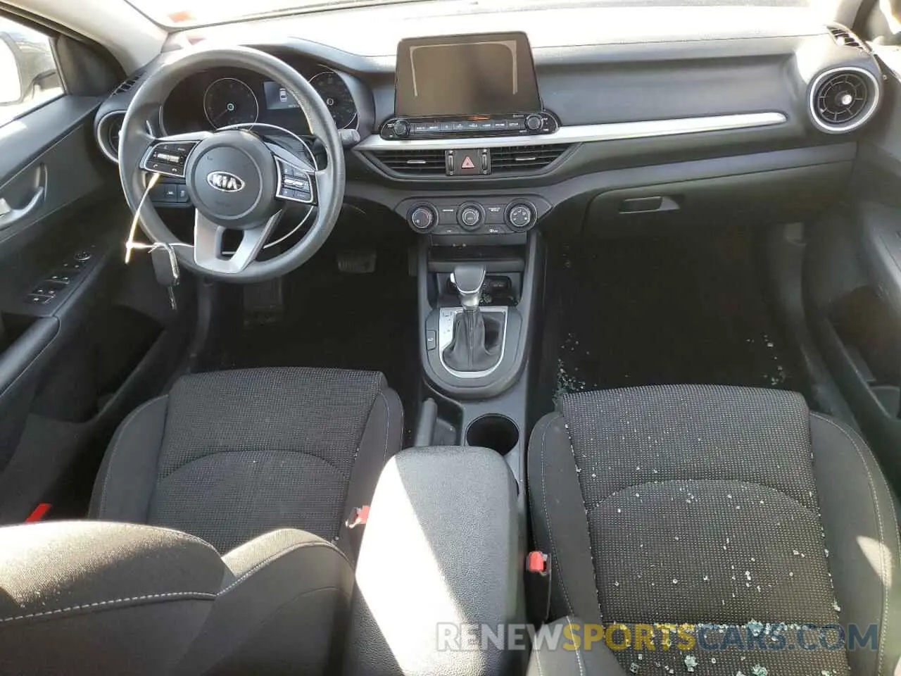 8 fotografías del automóvil dañado 3KPF24AD4LE146524 KIA FORTE 2020