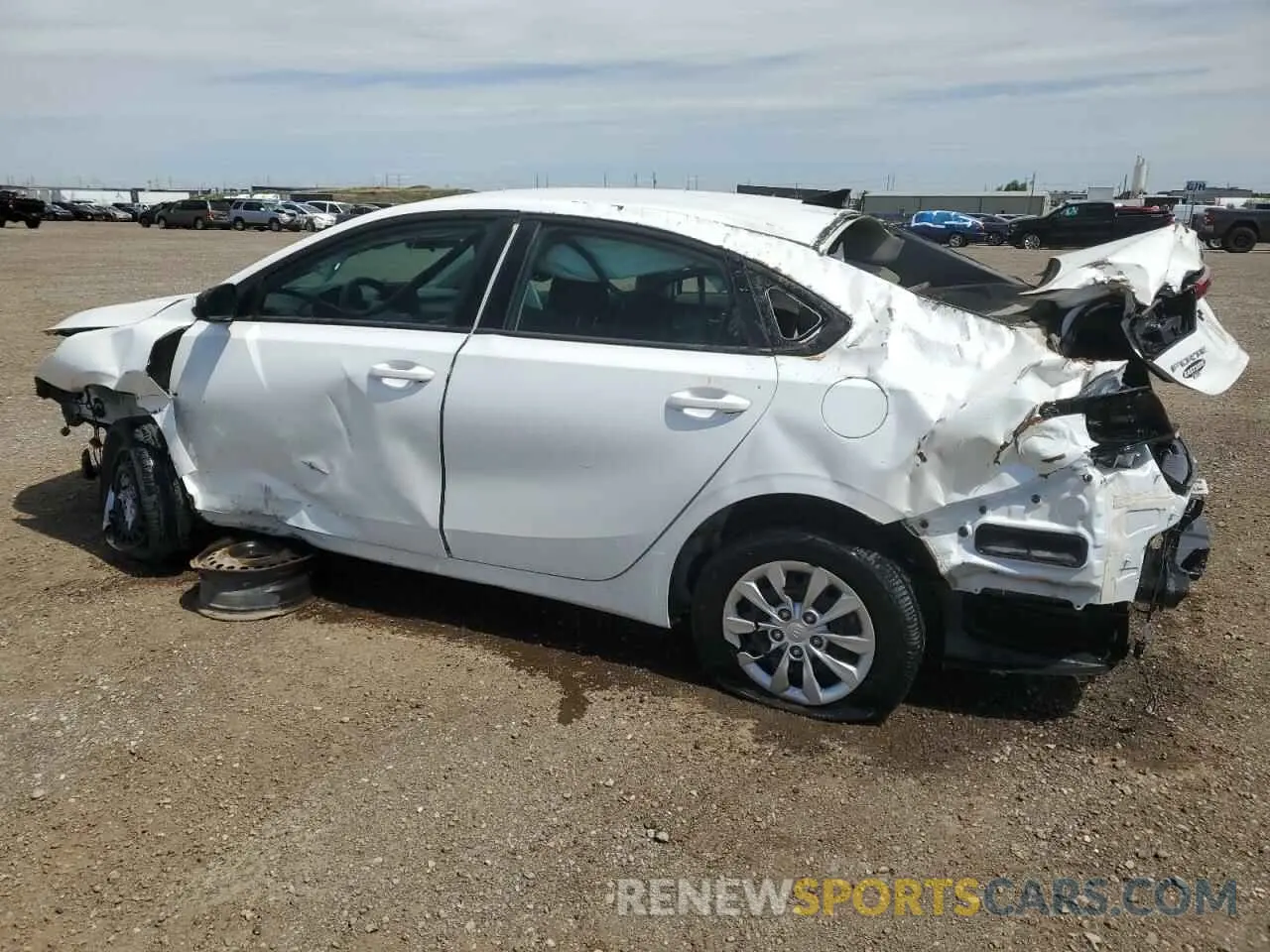 2 fotografías del automóvil dañado 3KPF24AD4LE162996 KIA FORTE 2020