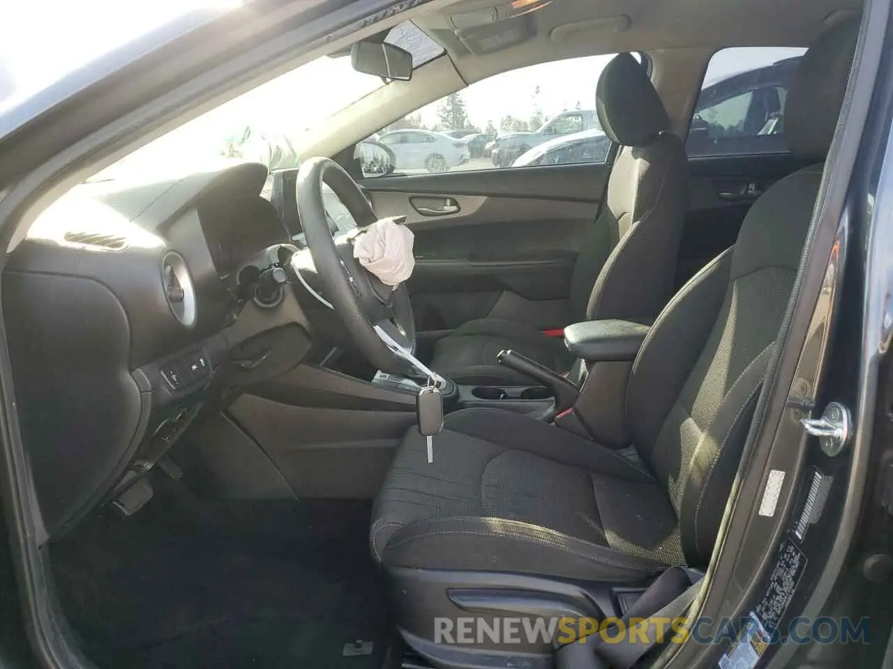 7 fotografías del automóvil dañado 3KPF24AD4LE165980 KIA FORTE 2020
