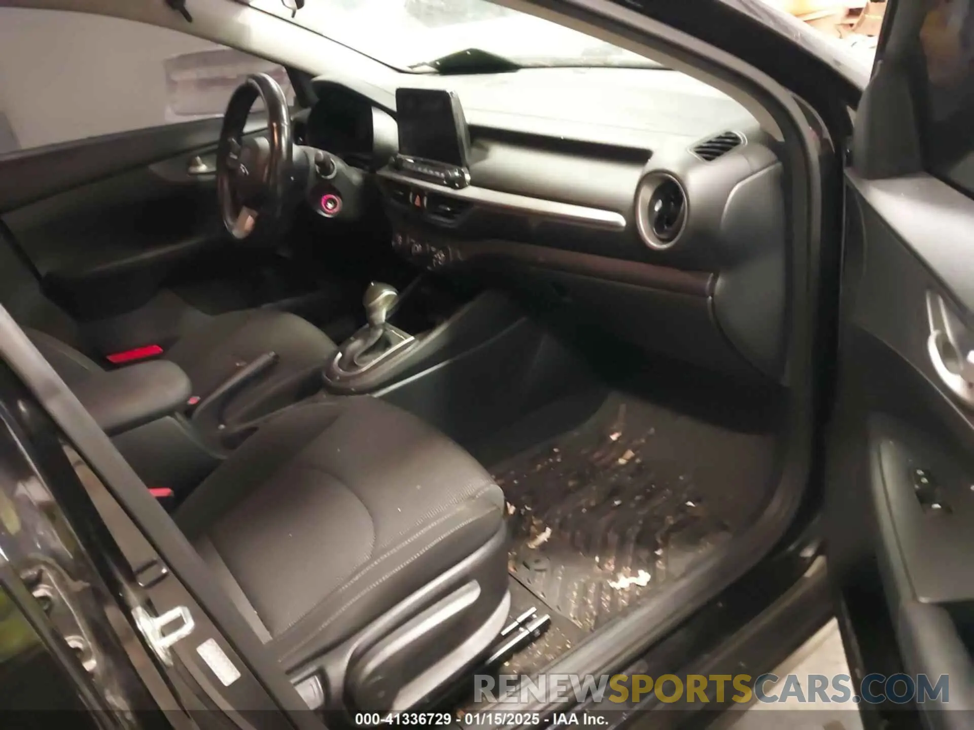 5 fotografías del automóvil dañado 3KPF24AD4LE171567 KIA FORTE 2020
