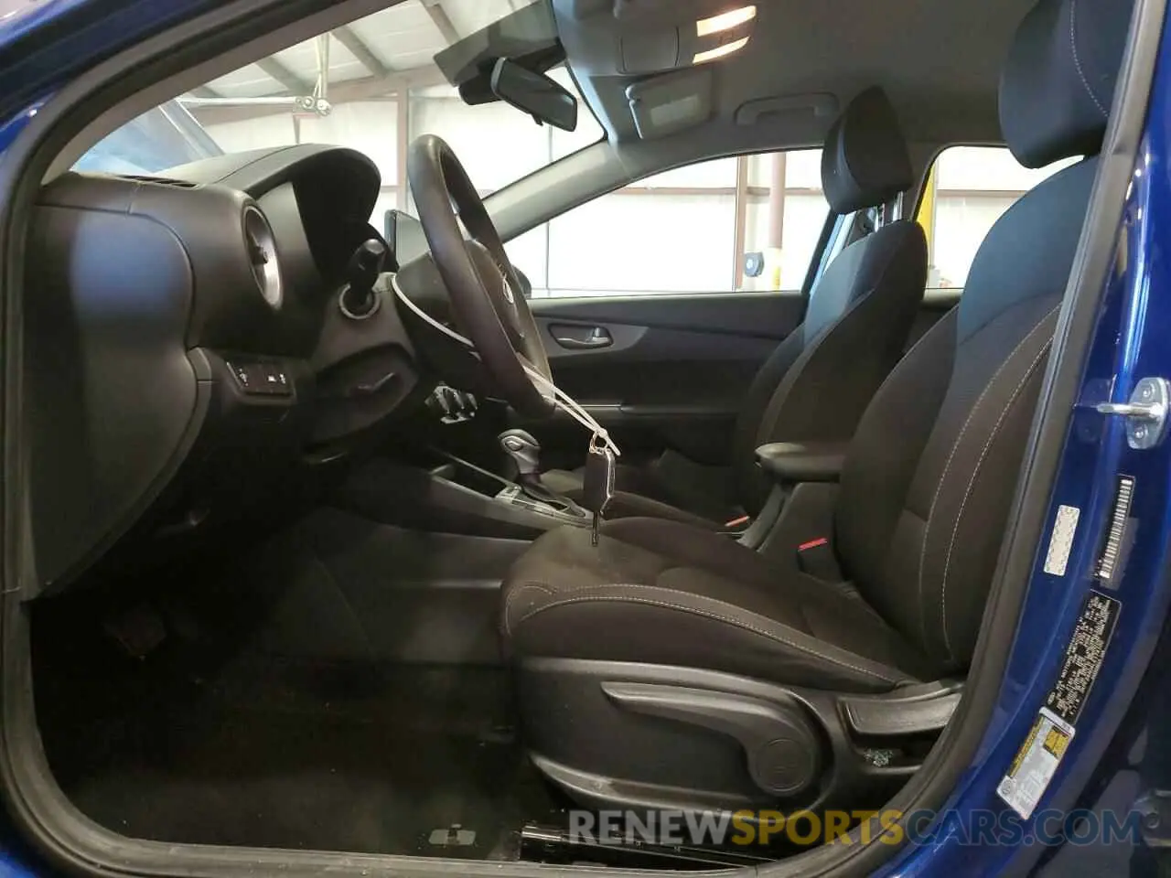 7 fotografías del automóvil dañado 3KPF24AD4LE174100 KIA FORTE 2020