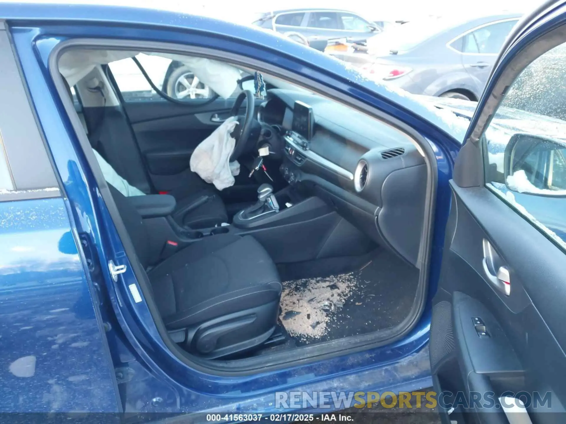 5 fotografías del automóvil dañado 3KPF24AD4LE174288 KIA FORTE 2020