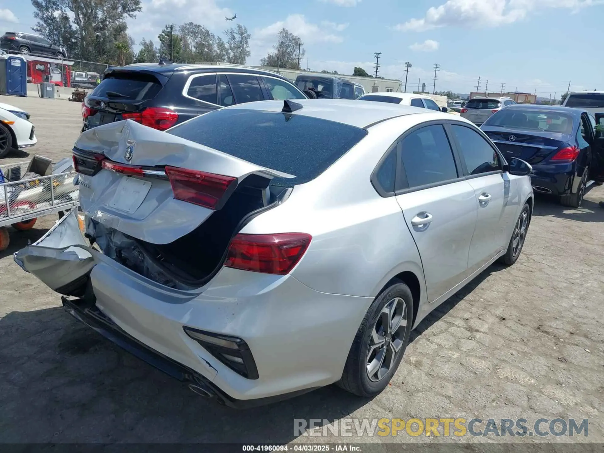 4 fotografías del automóvil dañado 3KPF24AD4LE183668 KIA FORTE 2020