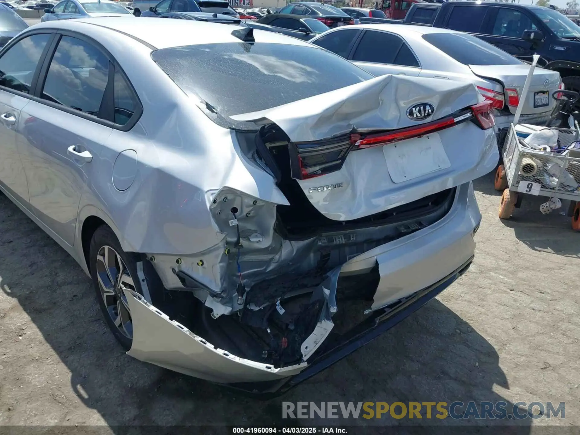 6 fotografías del automóvil dañado 3KPF24AD4LE183668 KIA FORTE 2020