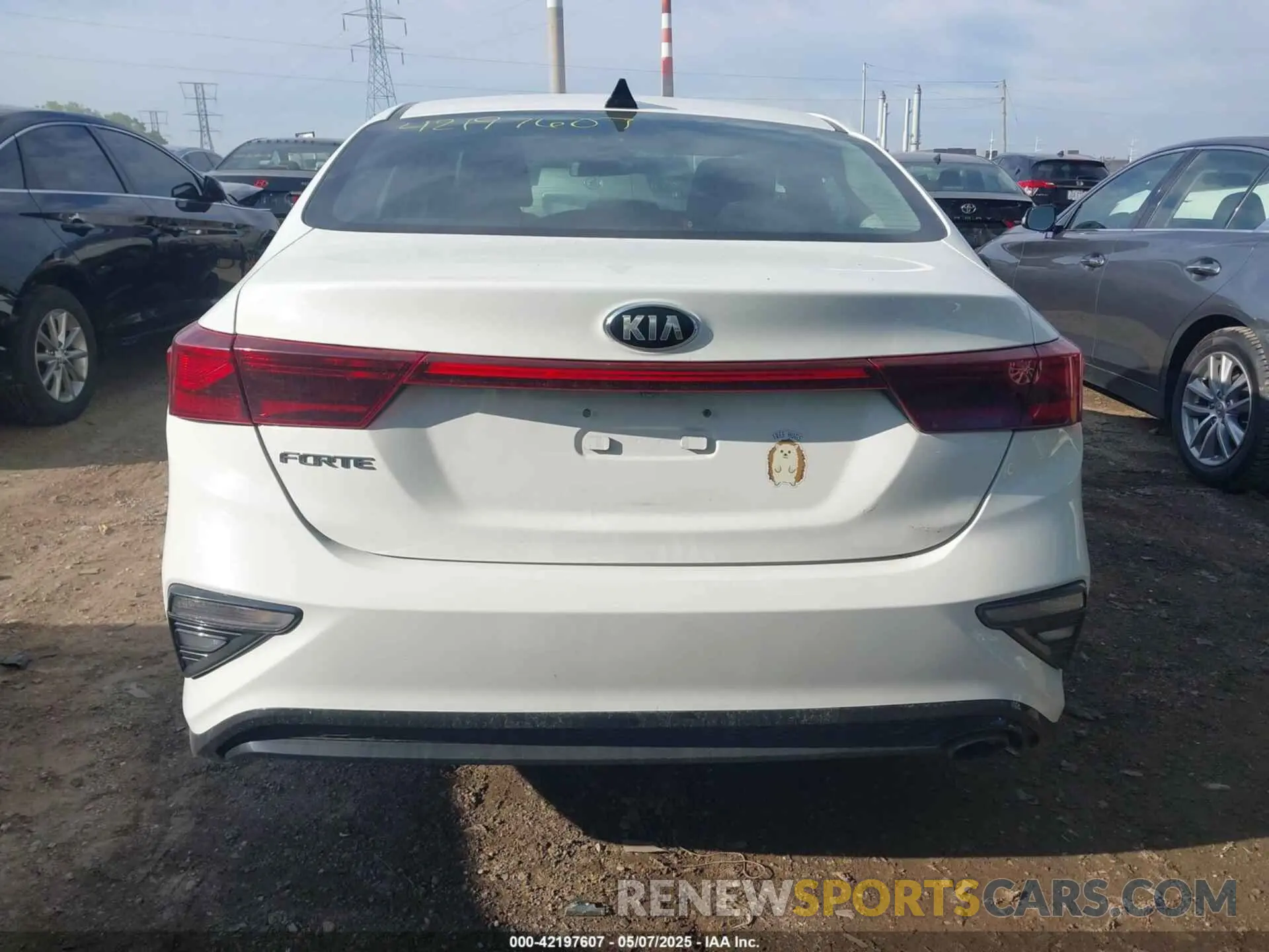 16 fotografías del automóvil dañado 3KPF24AD4LE194251 KIA FORTE 2020