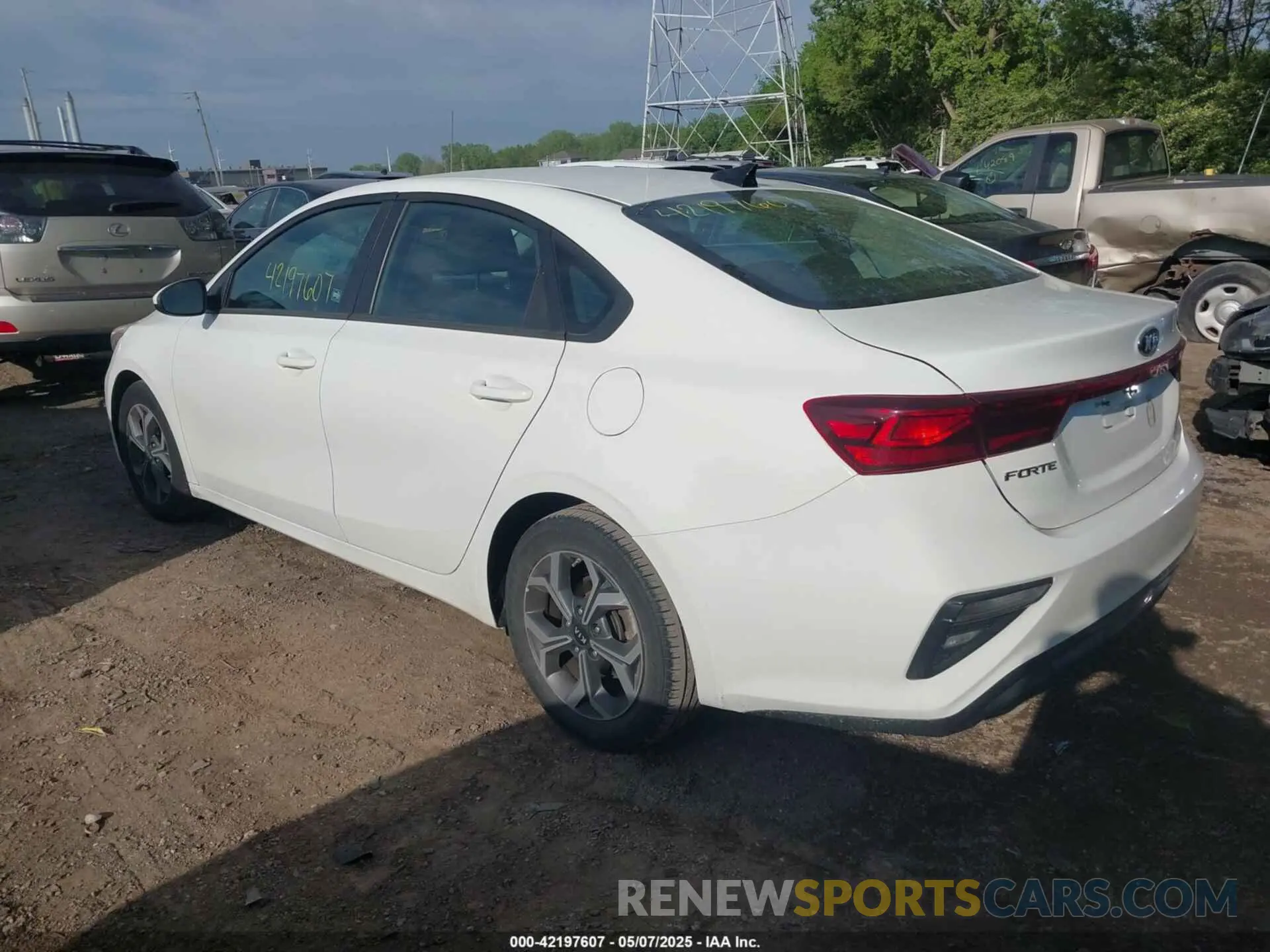 3 fotografías del automóvil dañado 3KPF24AD4LE194251 KIA FORTE 2020