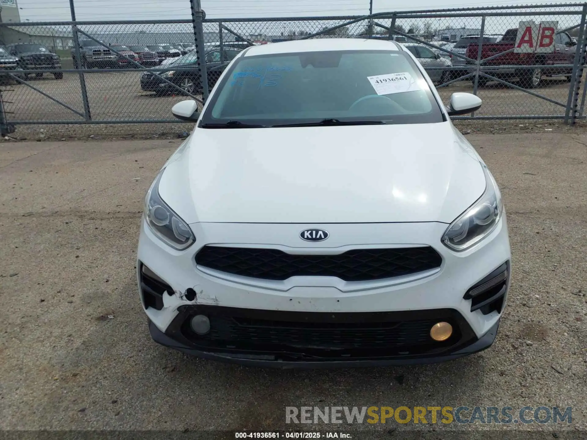 12 fotografías del automóvil dañado 3KPF24AD4LE213719 KIA FORTE 2020