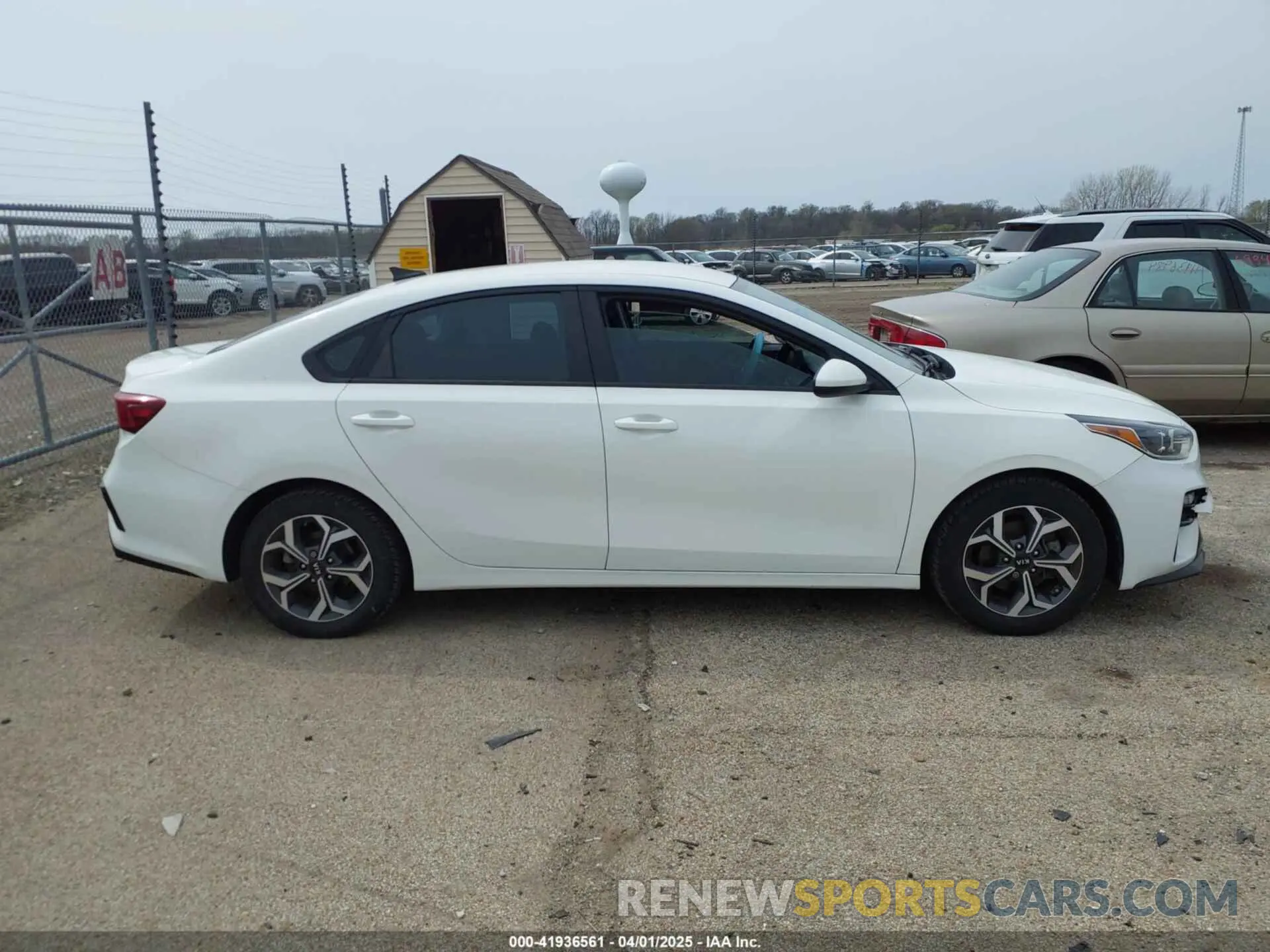 13 fotografías del automóvil dañado 3KPF24AD4LE213719 KIA FORTE 2020