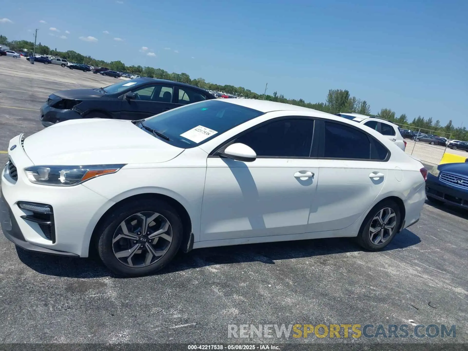 14 fotografías del automóvil dañado 3KPF24AD4LE214109 KIA FORTE 2020