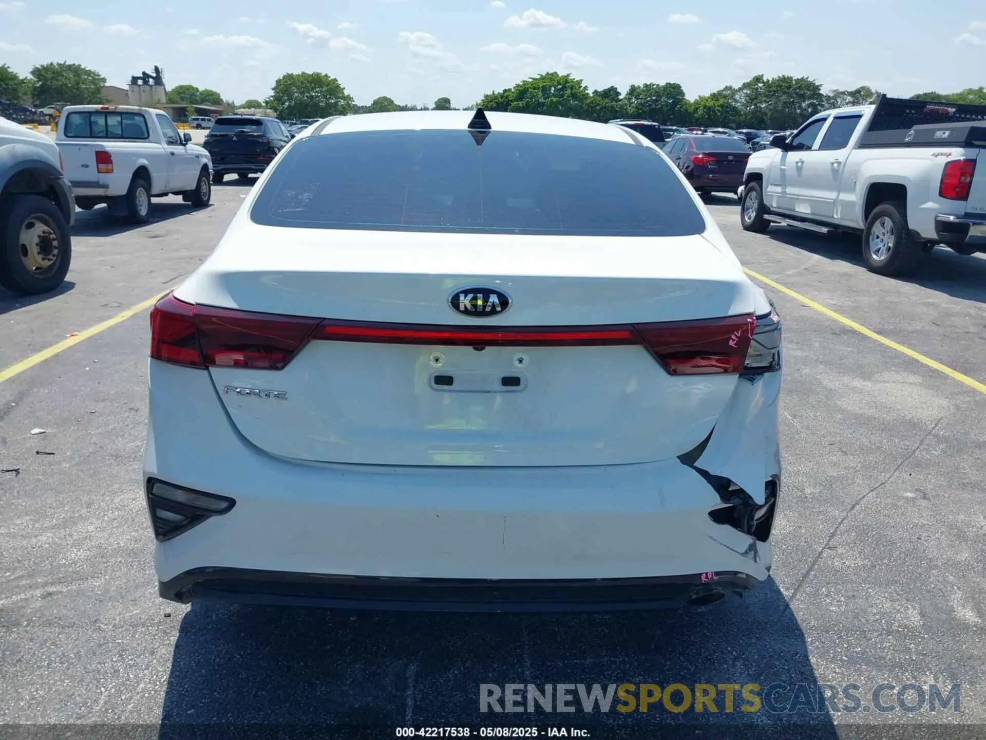 16 fotografías del automóvil dañado 3KPF24AD4LE214109 KIA FORTE 2020