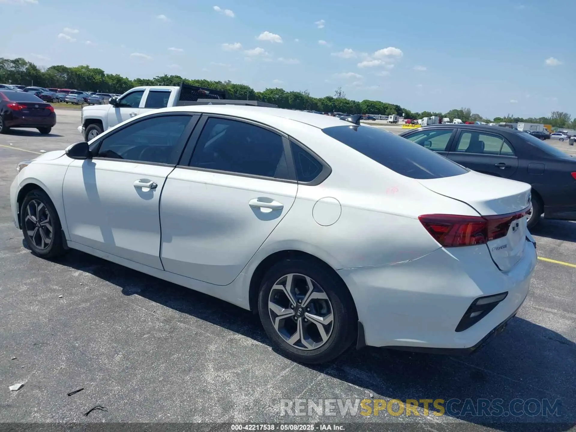 3 fotografías del automóvil dañado 3KPF24AD4LE214109 KIA FORTE 2020
