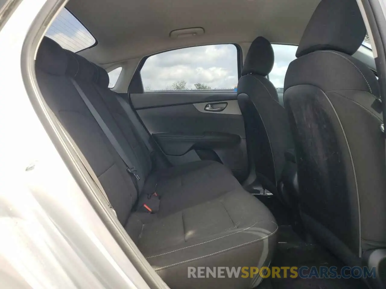 10 fotografías del automóvil dañado 3KPF24AD4LE221884 KIA FORTE 2020
