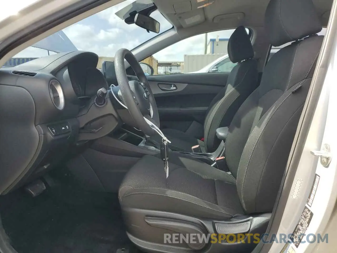 7 fotografías del automóvil dañado 3KPF24AD4LE221884 KIA FORTE 2020