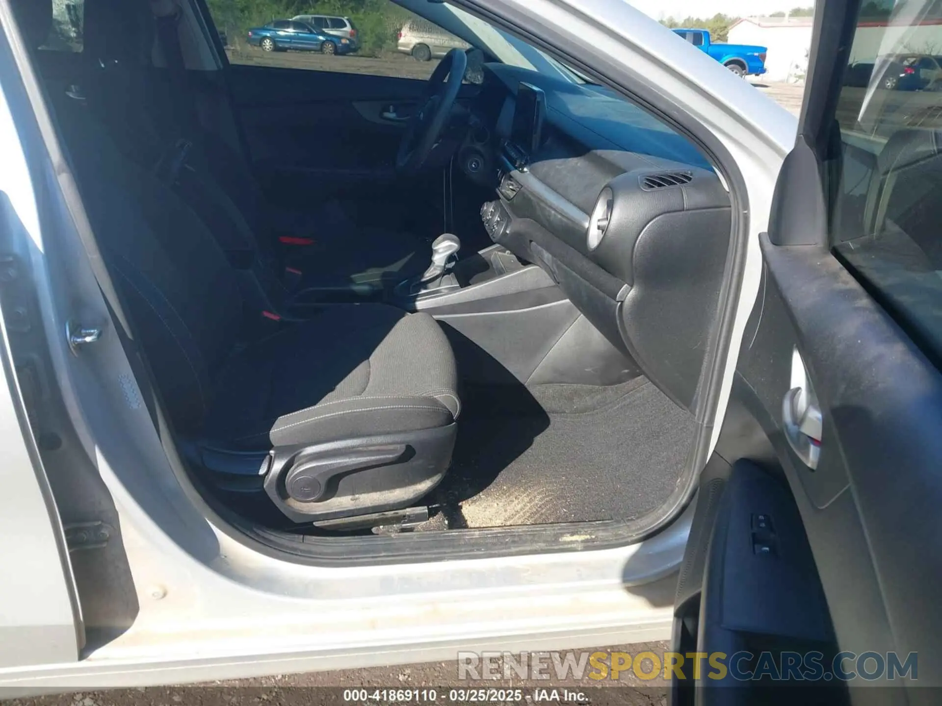 5 fotografías del automóvil dañado 3KPF24AD4LE241083 KIA FORTE 2020