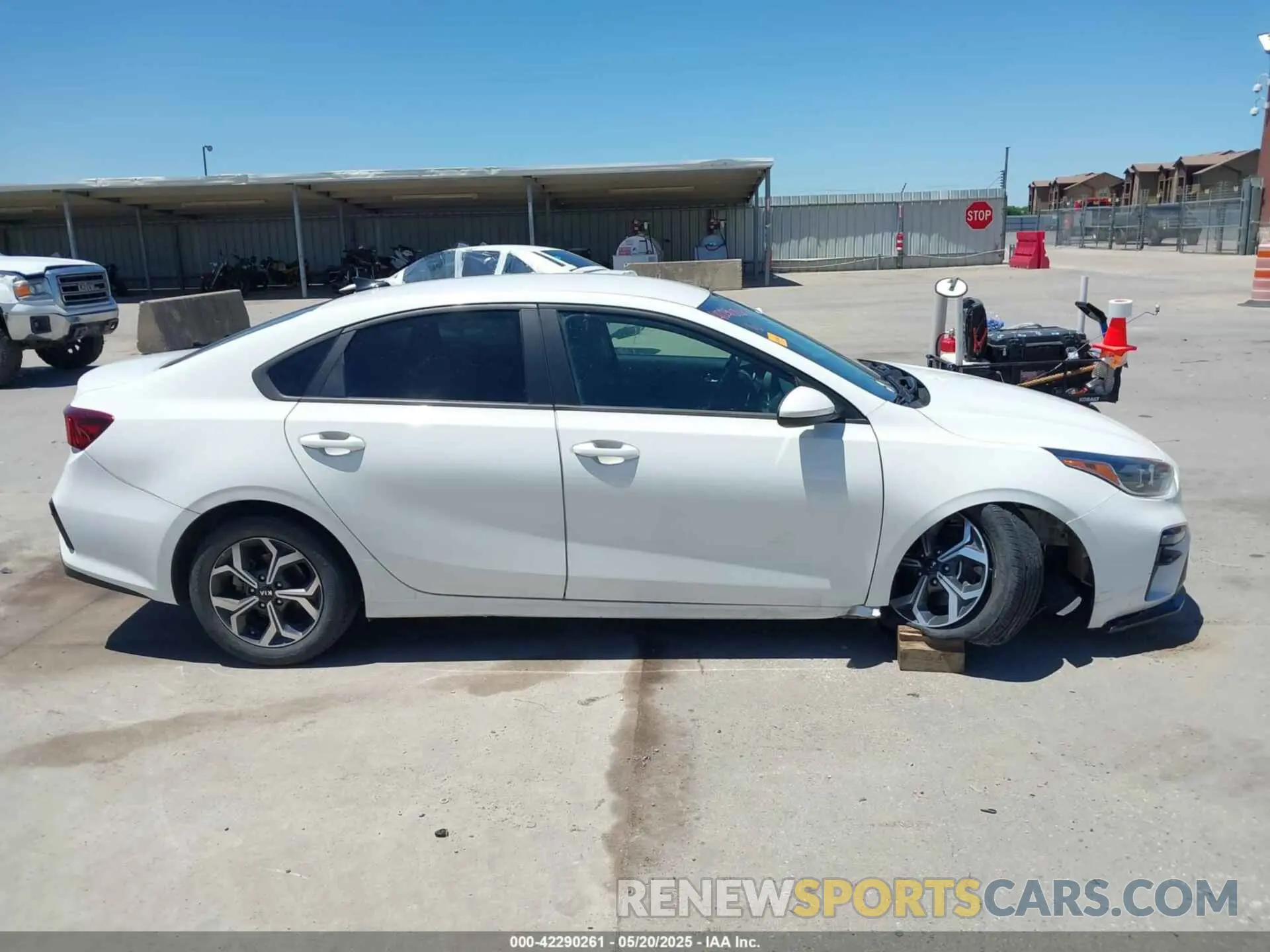 13 fotografías del automóvil dañado 3KPF24AD4LE248213 KIA FORTE 2020
