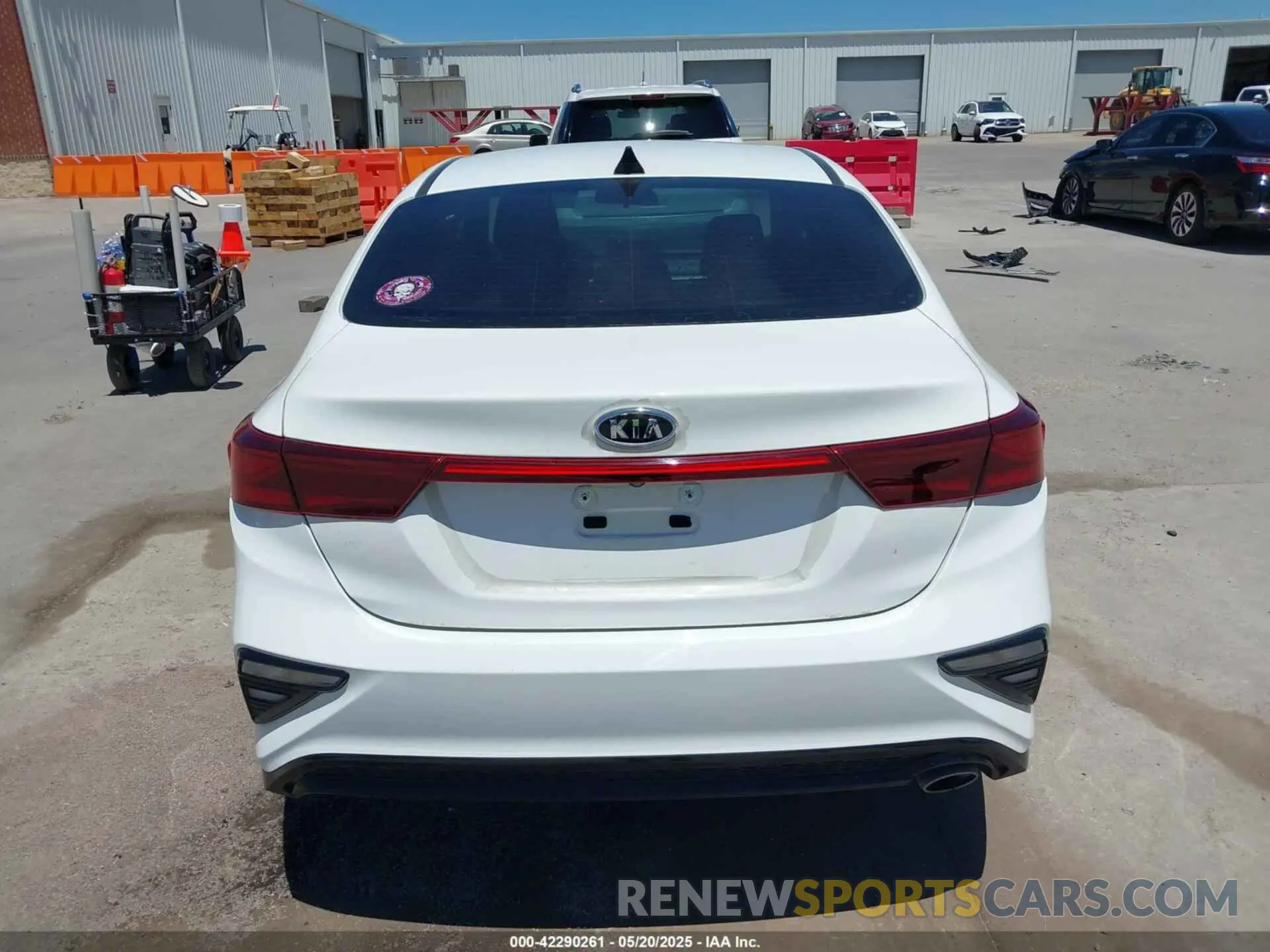 16 fotografías del automóvil dañado 3KPF24AD4LE248213 KIA FORTE 2020