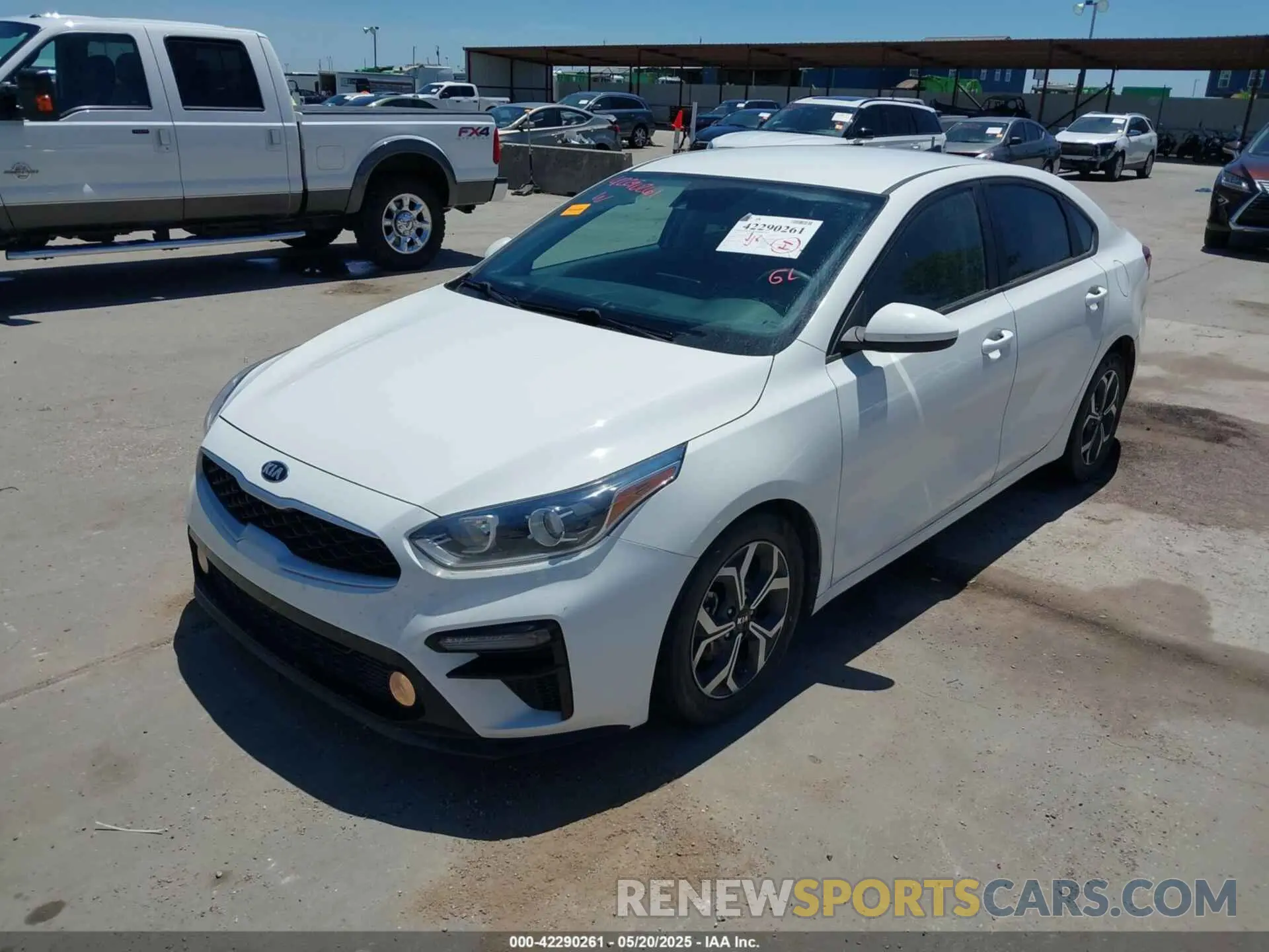 2 fotografías del automóvil dañado 3KPF24AD4LE248213 KIA FORTE 2020