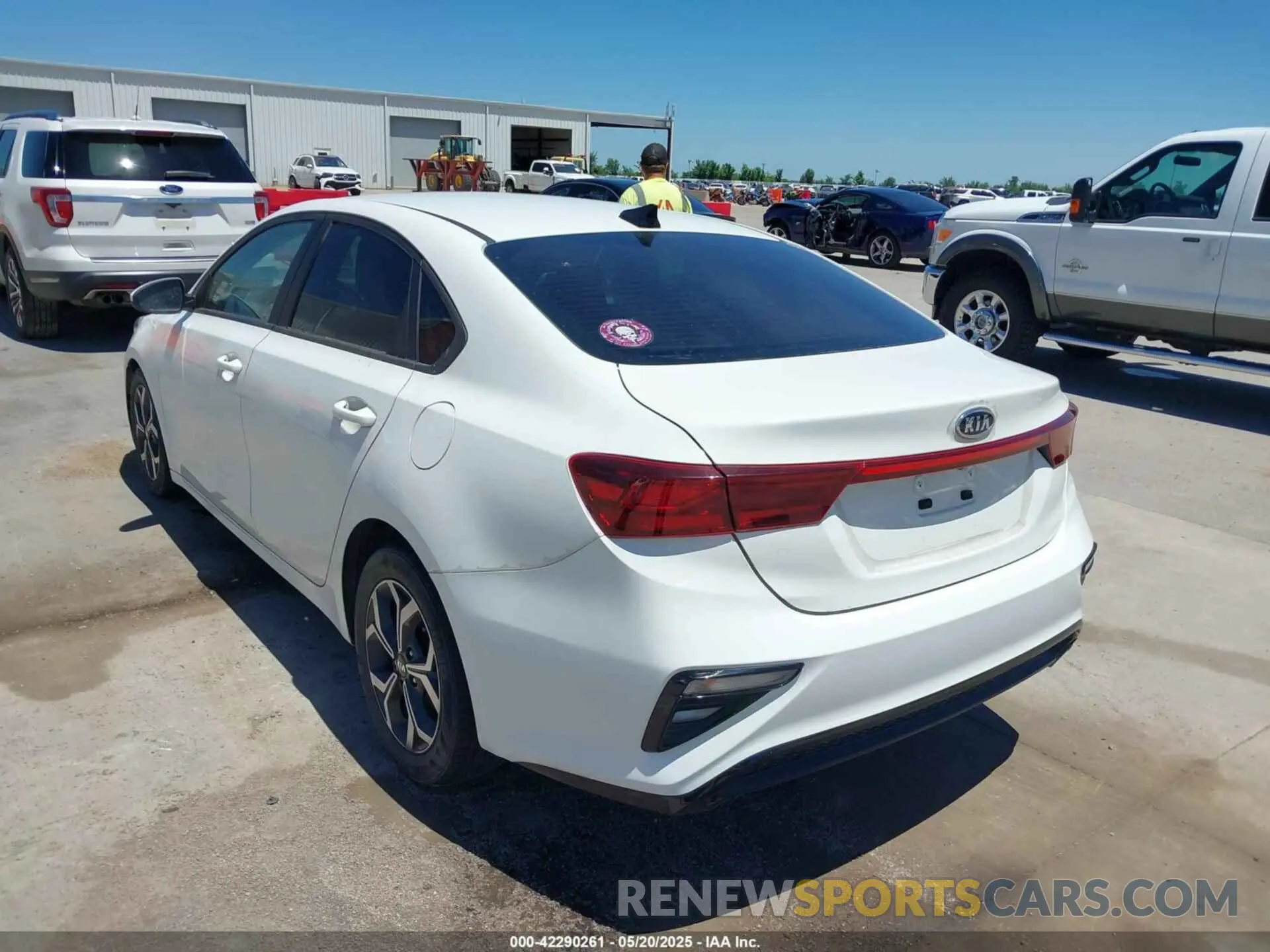 3 fotografías del automóvil dañado 3KPF24AD4LE248213 KIA FORTE 2020