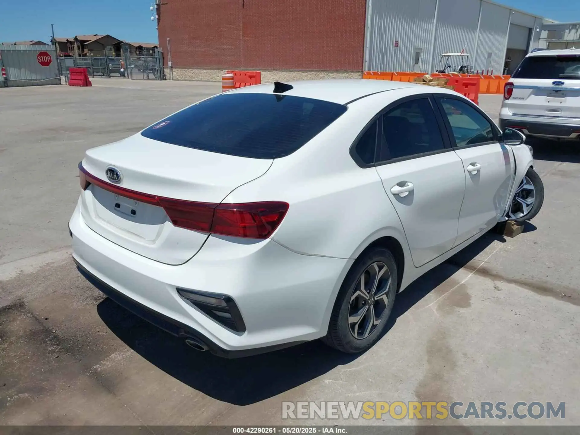 4 fotografías del automóvil dañado 3KPF24AD4LE248213 KIA FORTE 2020