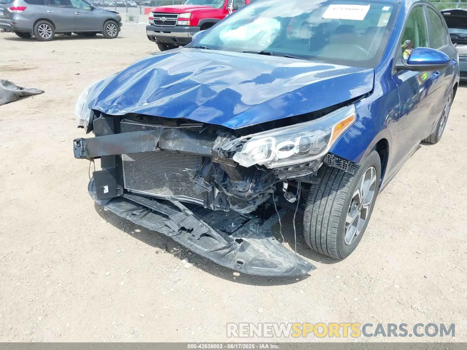 17 fotografías del automóvil dañado 3KPF24AD4LE257896 KIA FORTE 2020