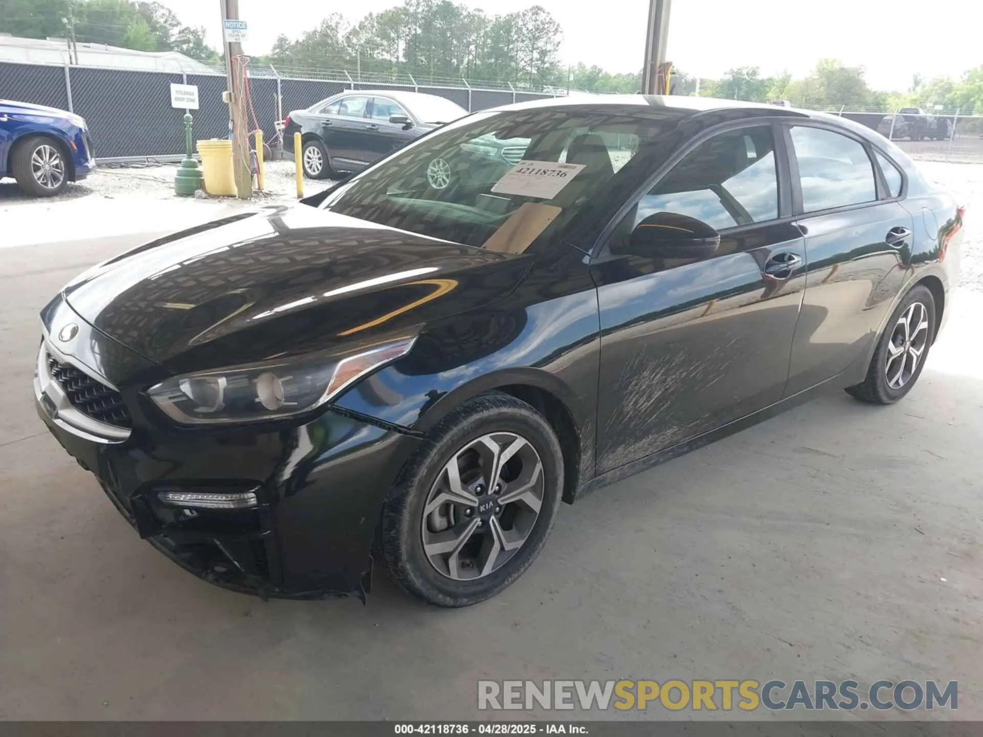 2 fotografías del automóvil dañado 3KPF24AD5LE141476 KIA FORTE 2020