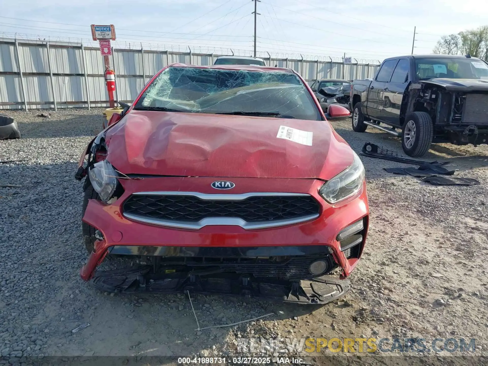 12 fotografías del automóvil dañado 3KPF24AD5LE143213 KIA FORTE 2020