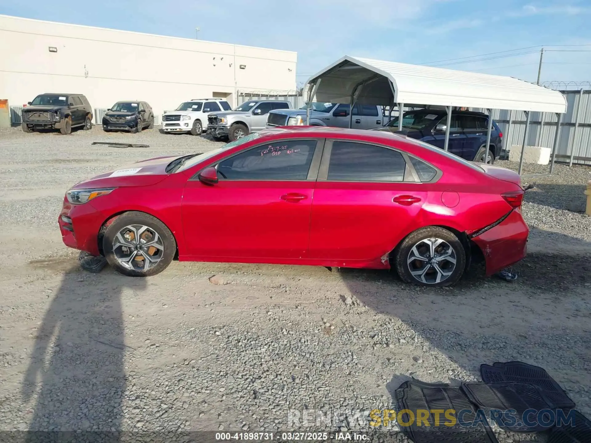 14 fotografías del automóvil dañado 3KPF24AD5LE143213 KIA FORTE 2020