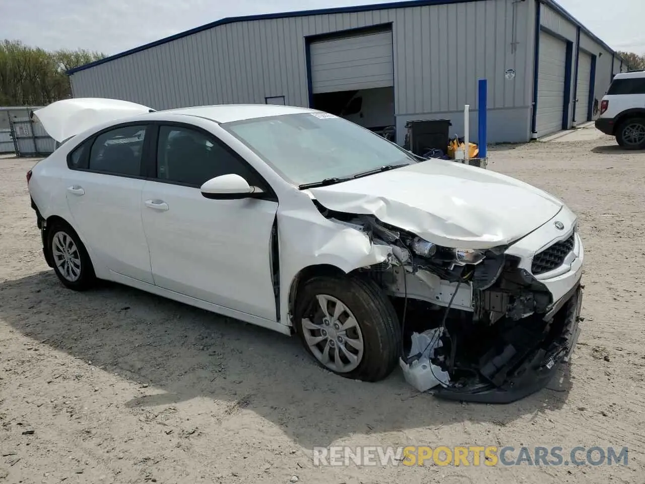 4 fotografías del automóvil dañado 3KPF24AD5LE145589 KIA FORTE 2020