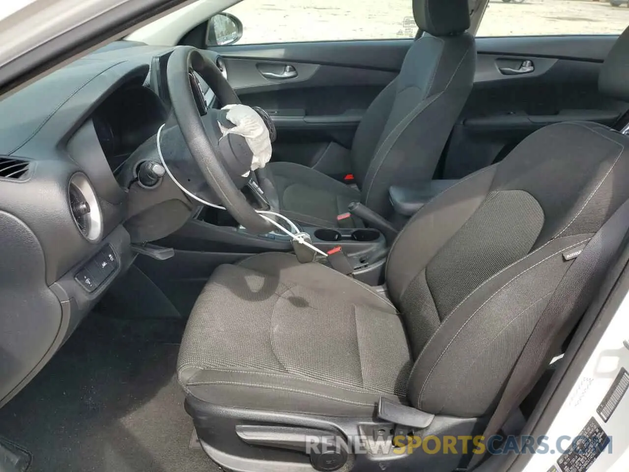 7 fotografías del automóvil dañado 3KPF24AD5LE145589 KIA FORTE 2020