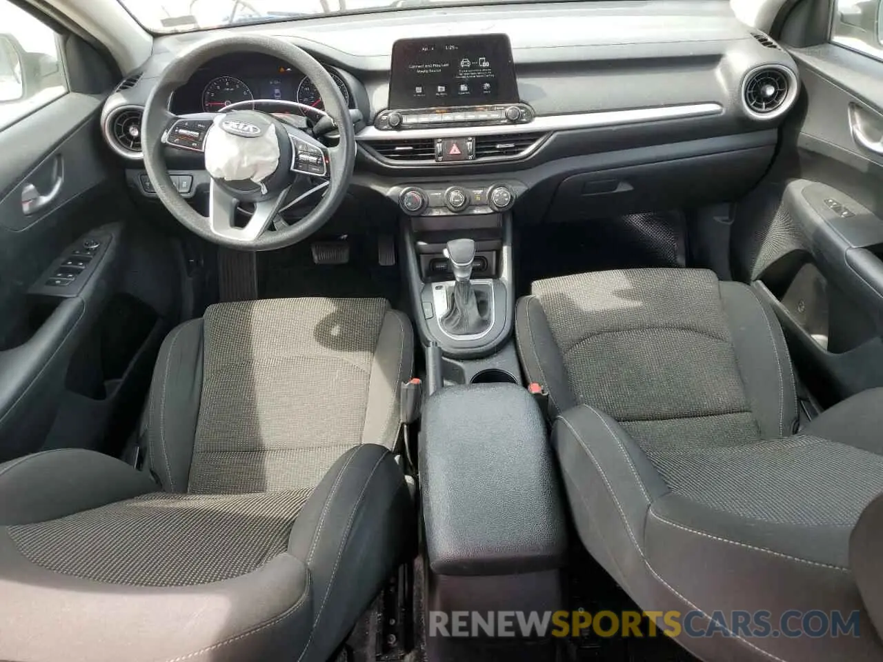 8 fotografías del automóvil dañado 3KPF24AD5LE145589 KIA FORTE 2020