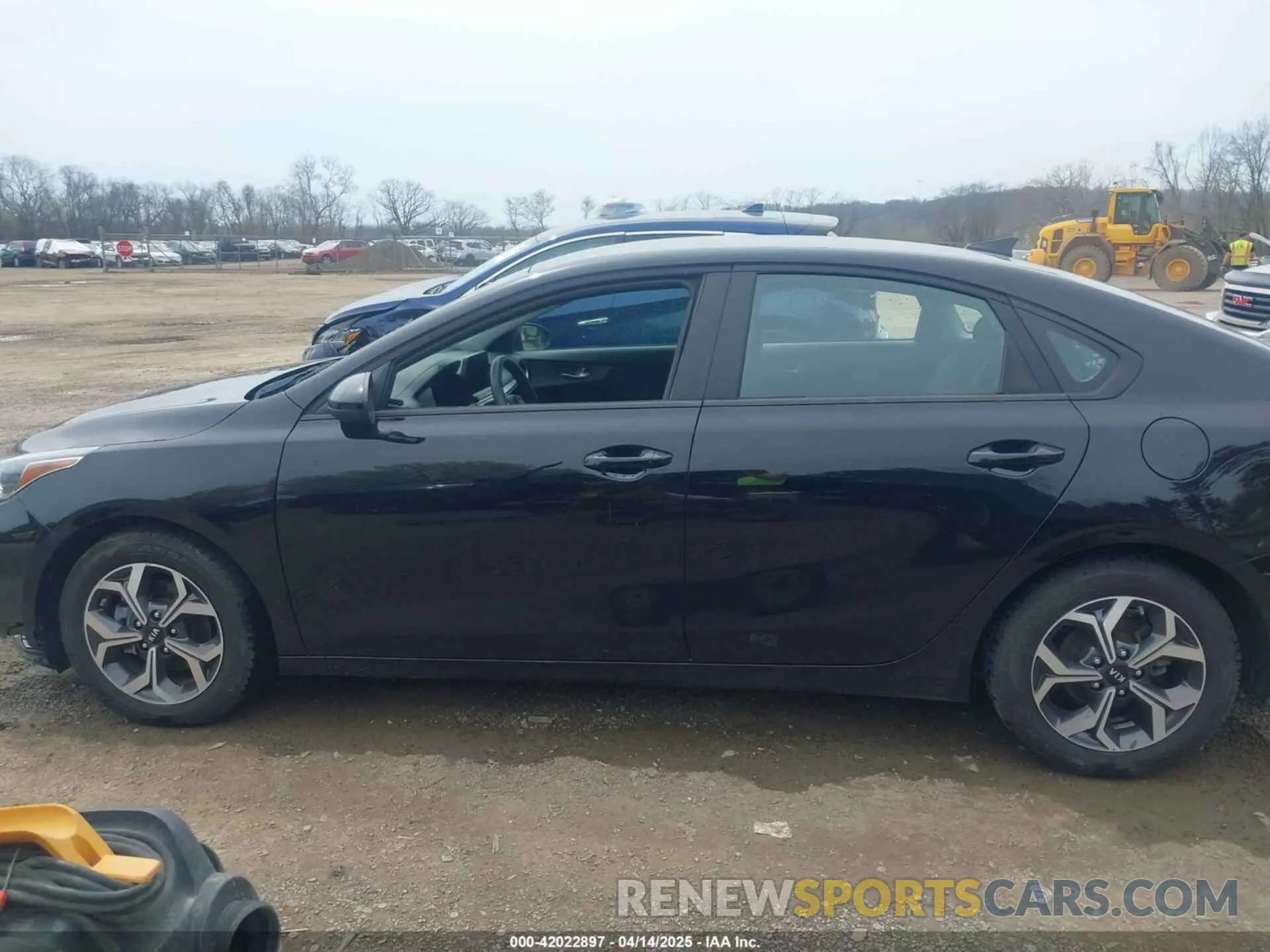 15 fotografías del automóvil dañado 3KPF24AD5LE157001 KIA FORTE 2020