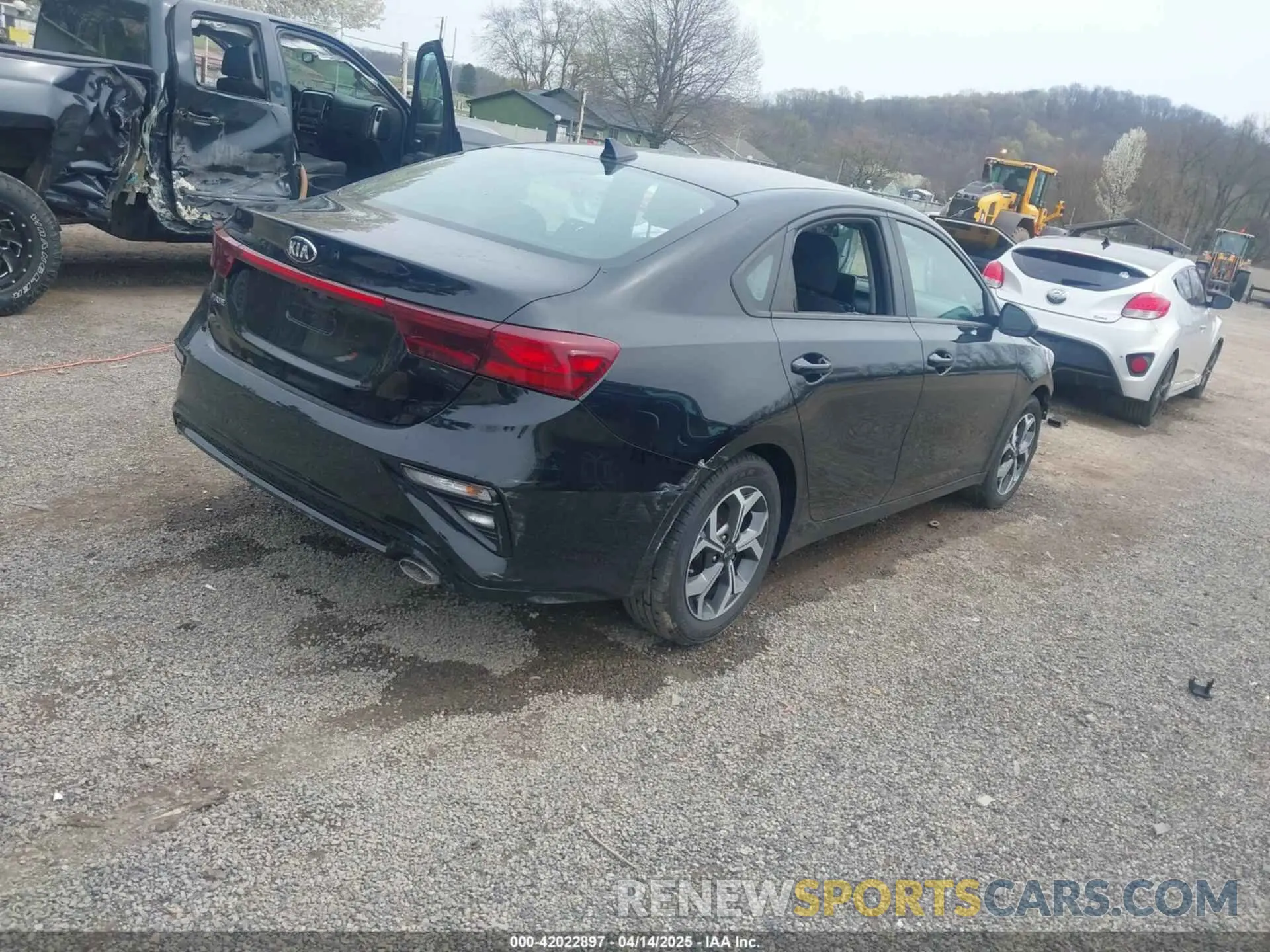 4 fotografías del automóvil dañado 3KPF24AD5LE157001 KIA FORTE 2020