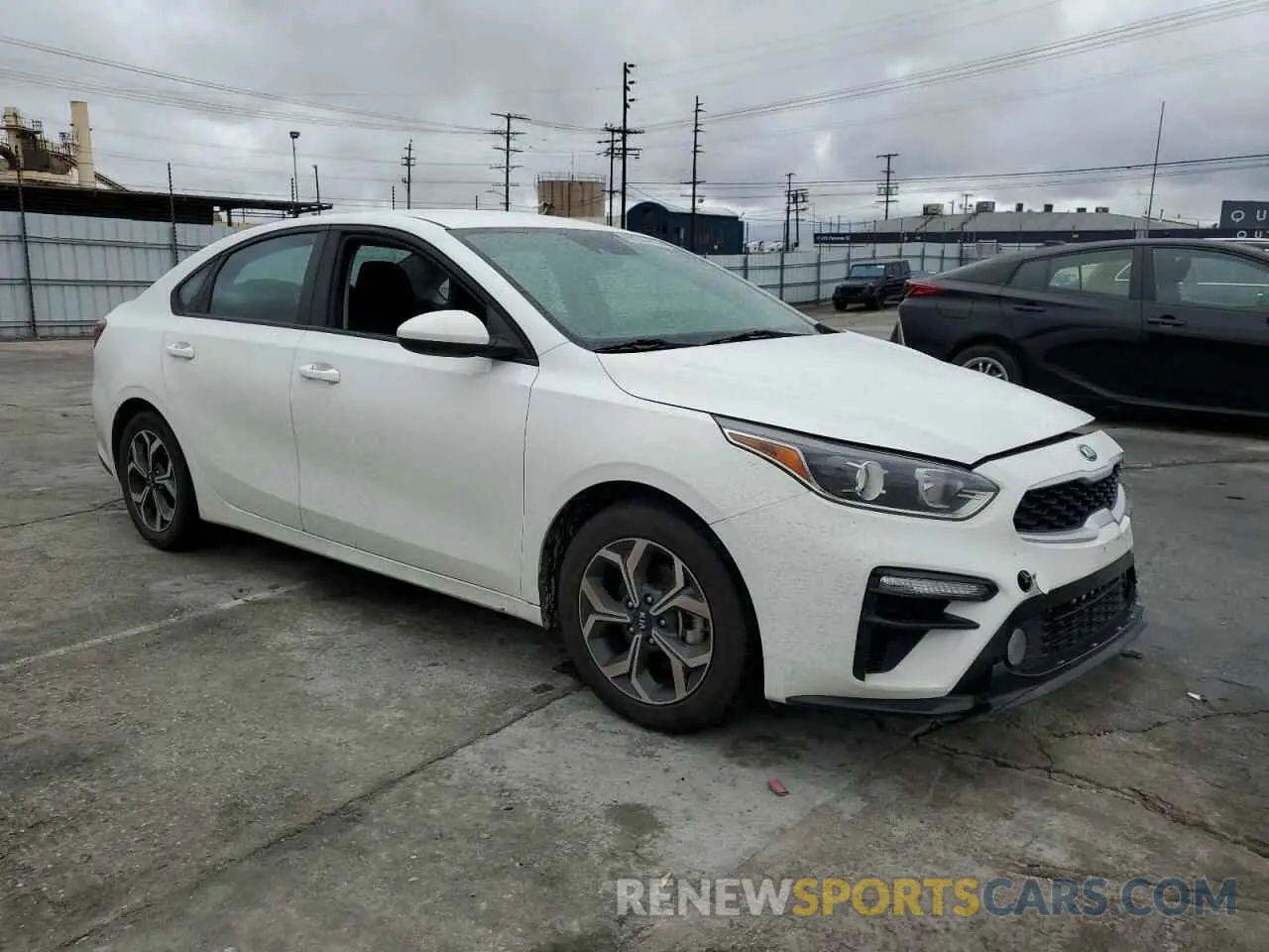 4 fotografías del automóvil dañado 3KPF24AD5LE175319 KIA FORTE 2020