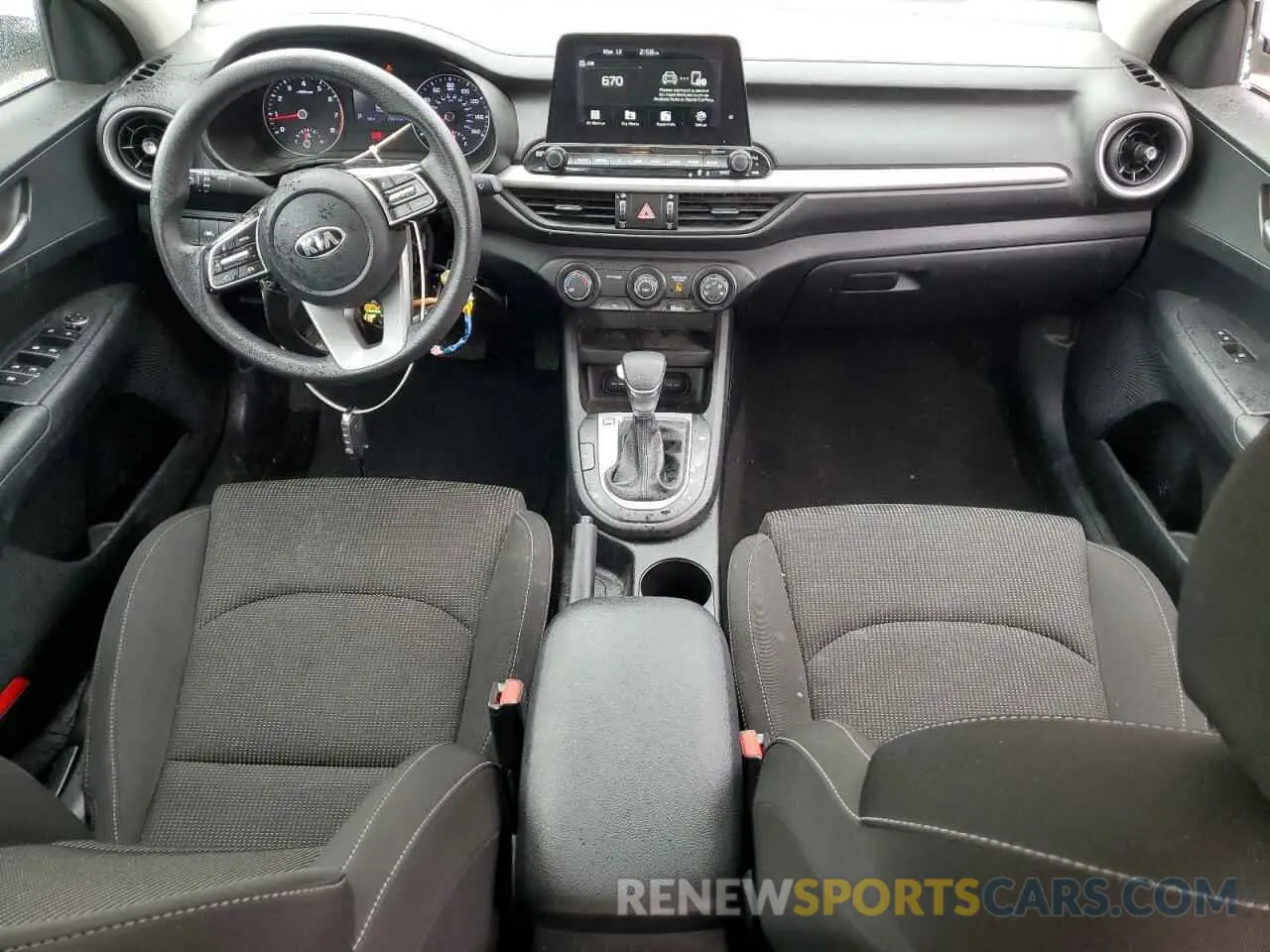 8 fotografías del automóvil dañado 3KPF24AD5LE175319 KIA FORTE 2020