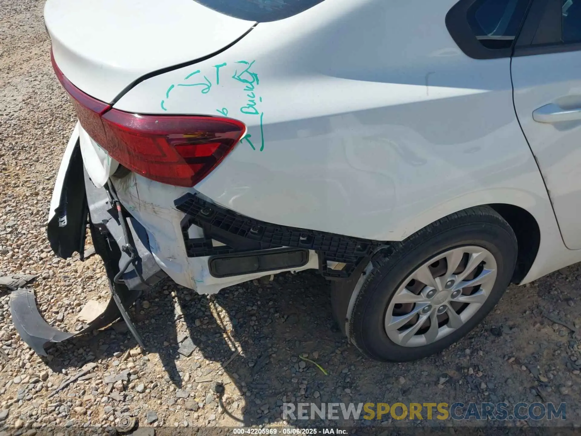 17 fotografías del automóvil dañado 3KPF24AD5LE184392 KIA FORTE 2020