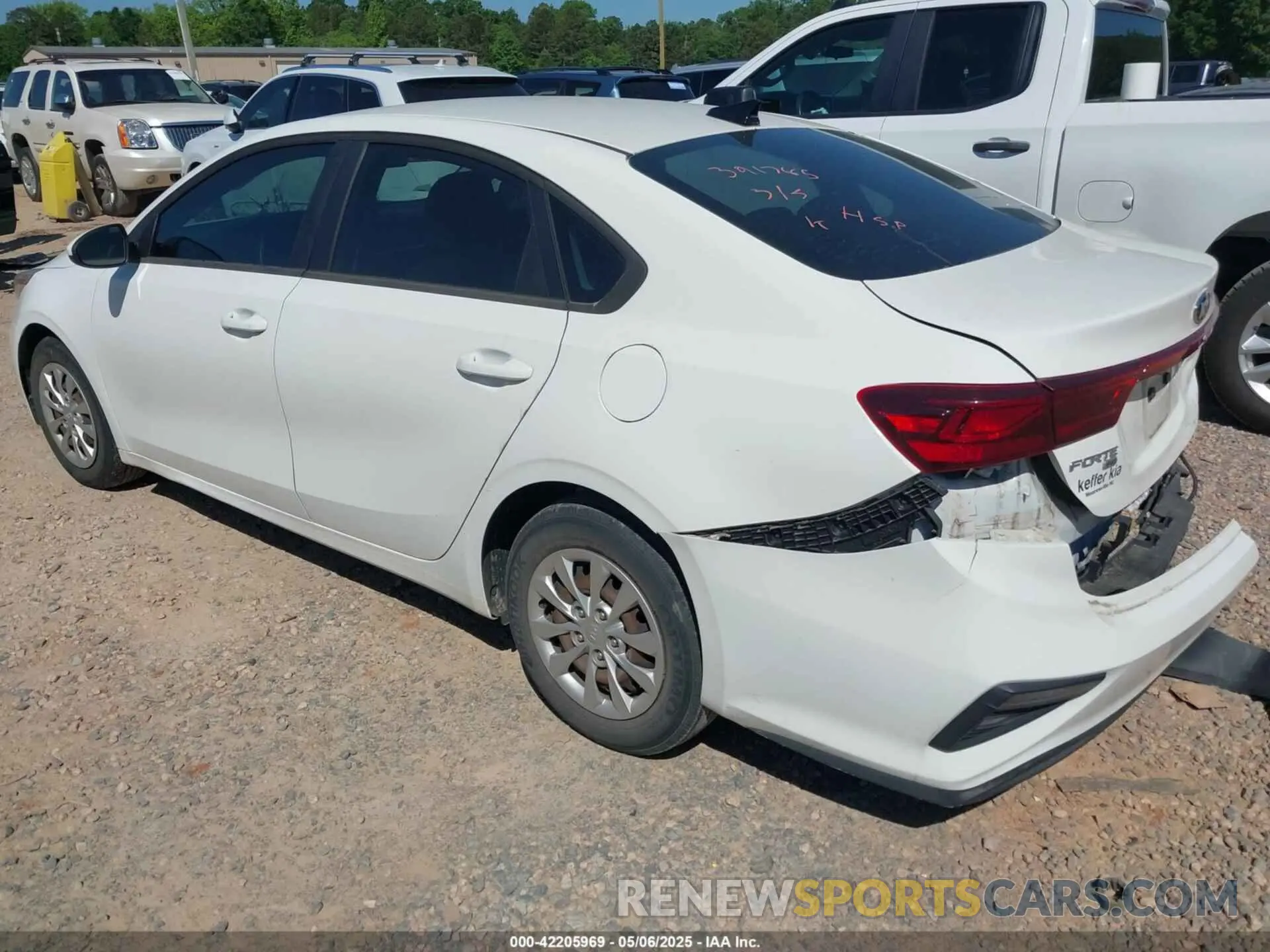 3 fotografías del automóvil dañado 3KPF24AD5LE184392 KIA FORTE 2020
