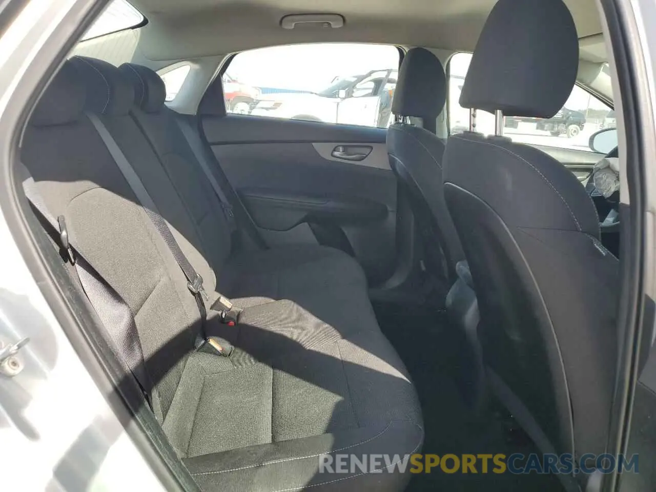 11 fotografías del automóvil dañado 3KPF24AD5LE186126 KIA FORTE 2020