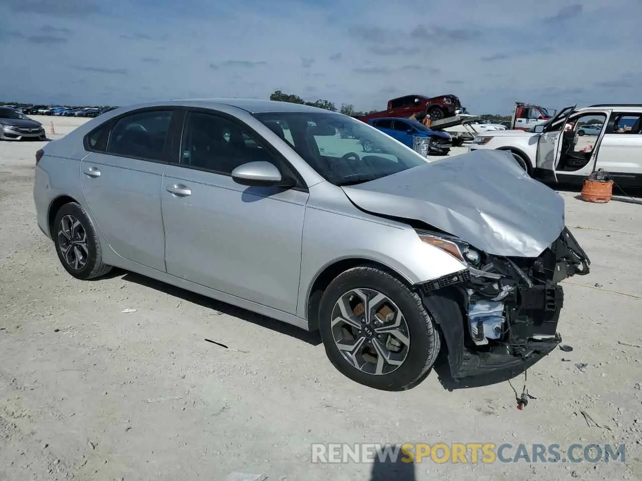 4 fotografías del automóvil dañado 3KPF24AD5LE186126 KIA FORTE 2020