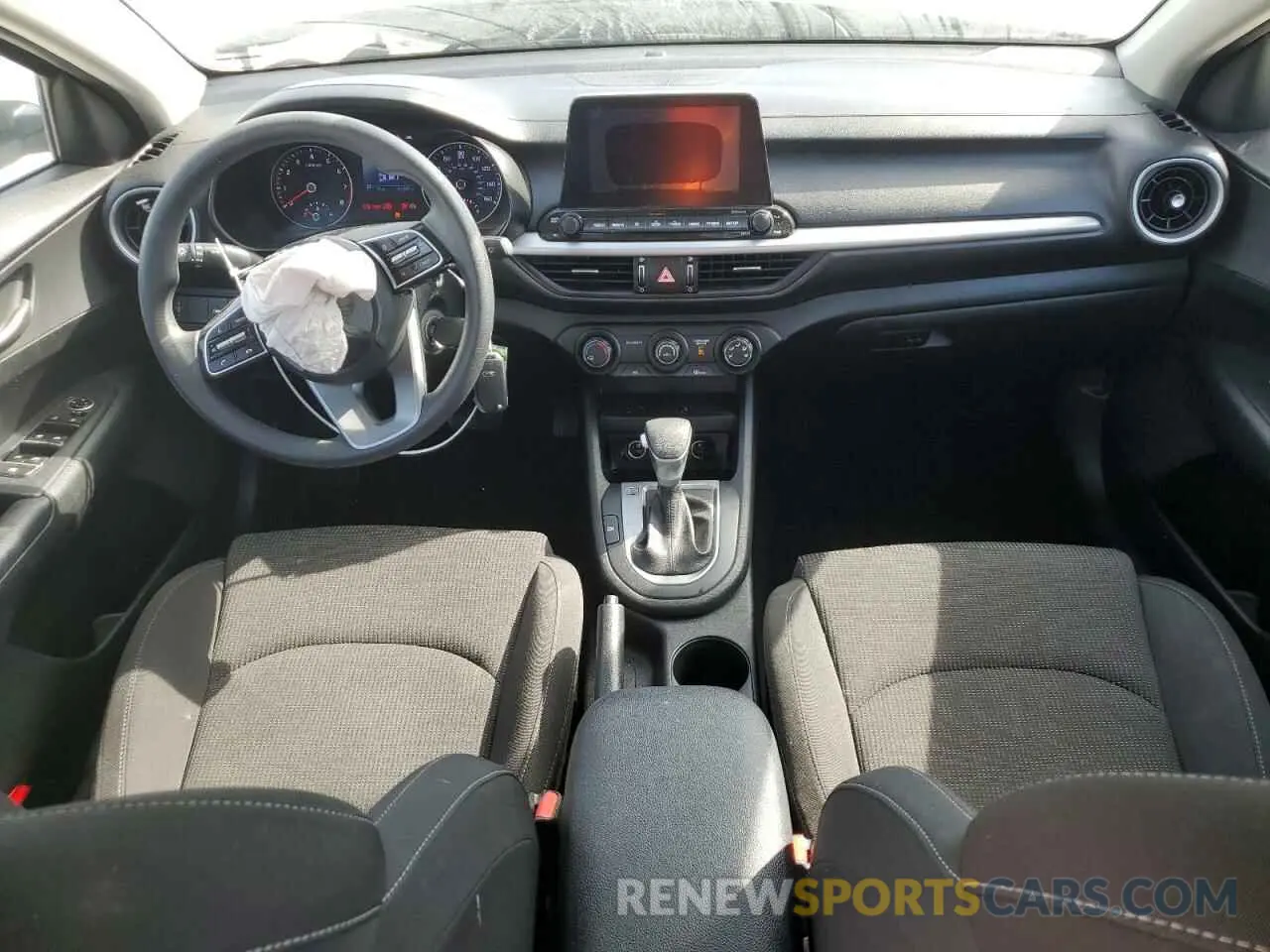 8 fotografías del automóvil dañado 3KPF24AD5LE186126 KIA FORTE 2020