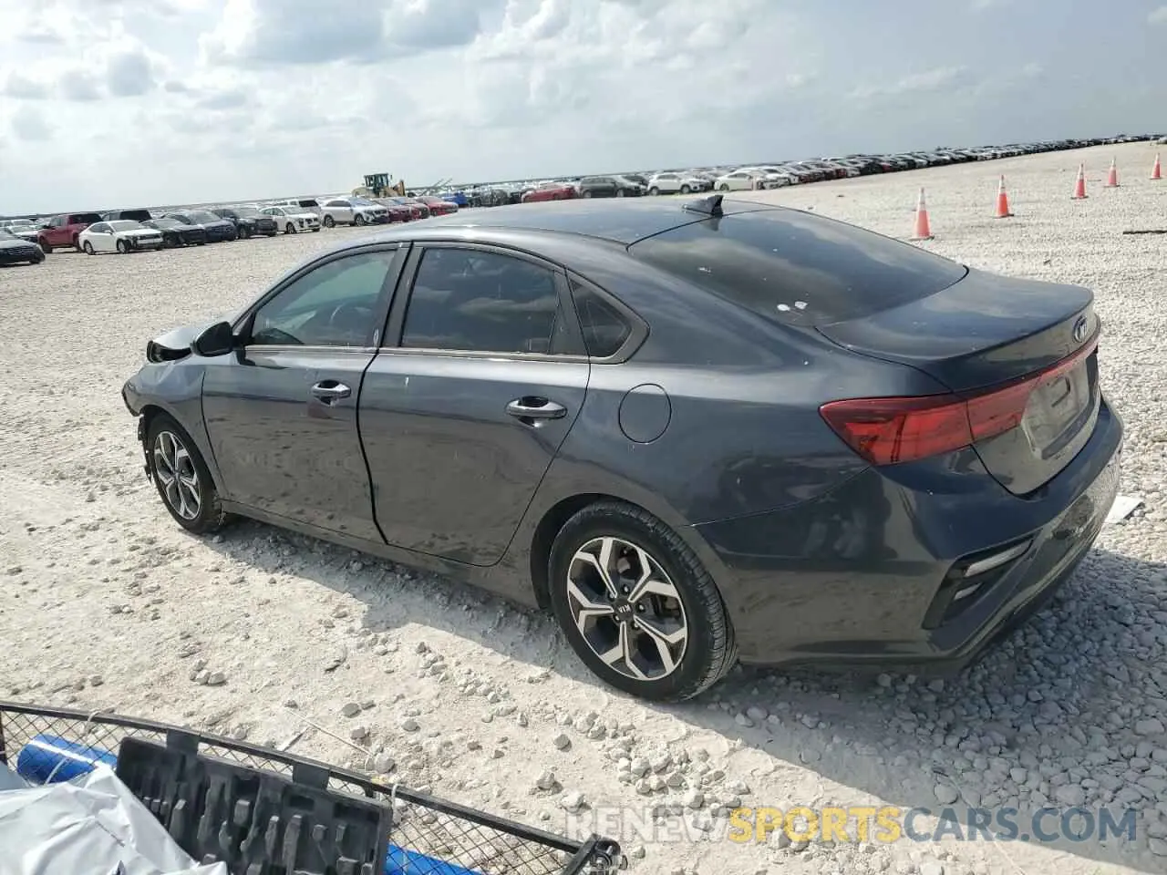 2 fotografías del automóvil dañado 3KPF24AD5LE221554 KIA FORTE 2020