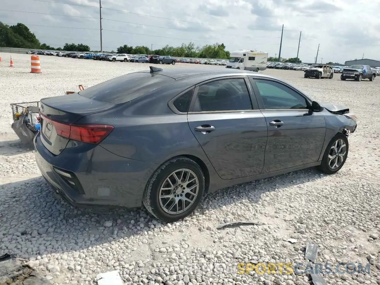 3 fotografías del automóvil dañado 3KPF24AD5LE221554 KIA FORTE 2020