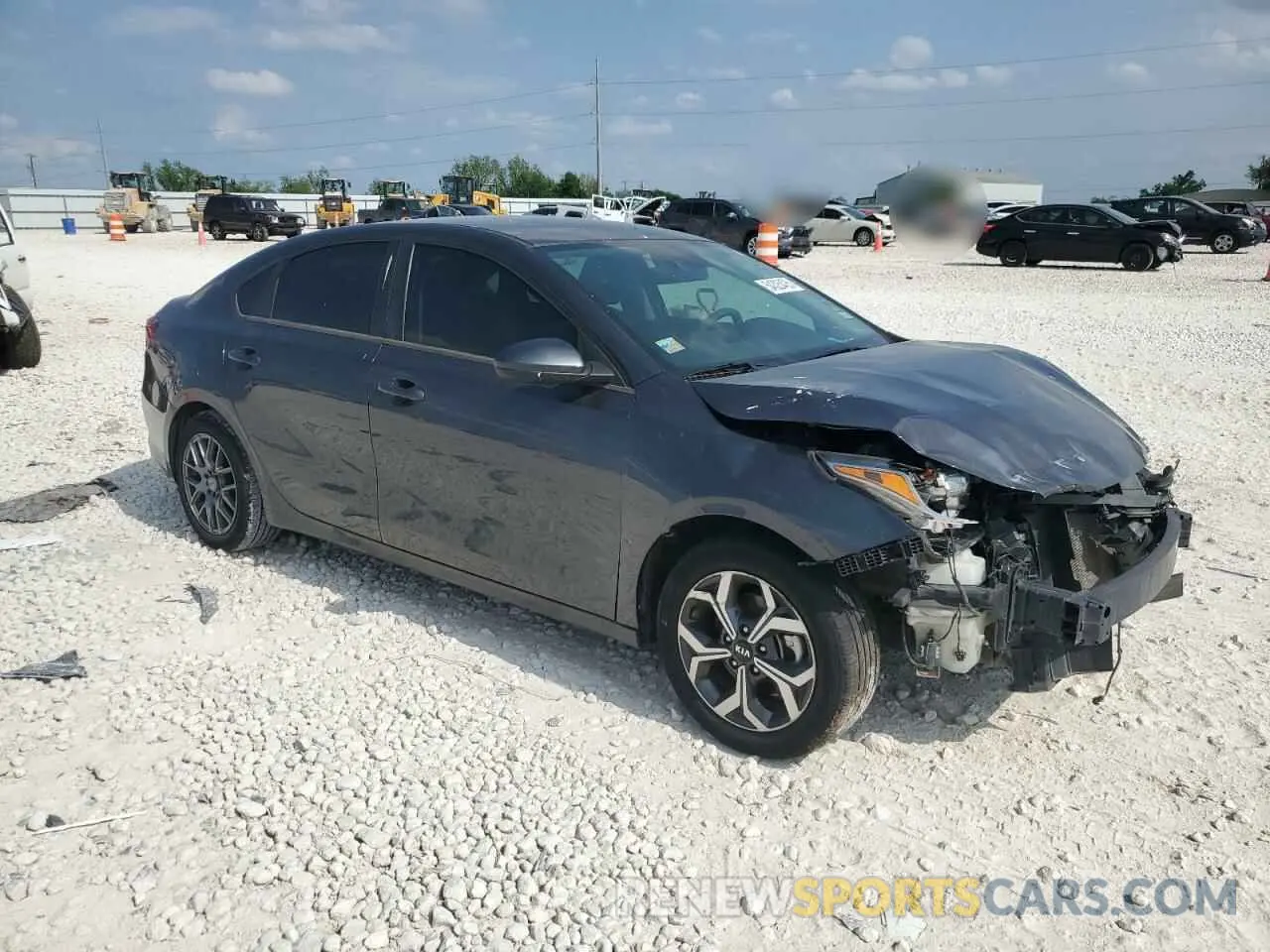 4 fotografías del automóvil dañado 3KPF24AD5LE221554 KIA FORTE 2020