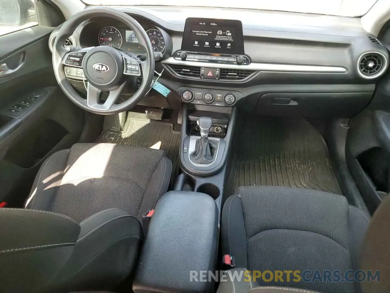 8 fotografías del automóvil dañado 3KPF24AD5LE221554 KIA FORTE 2020