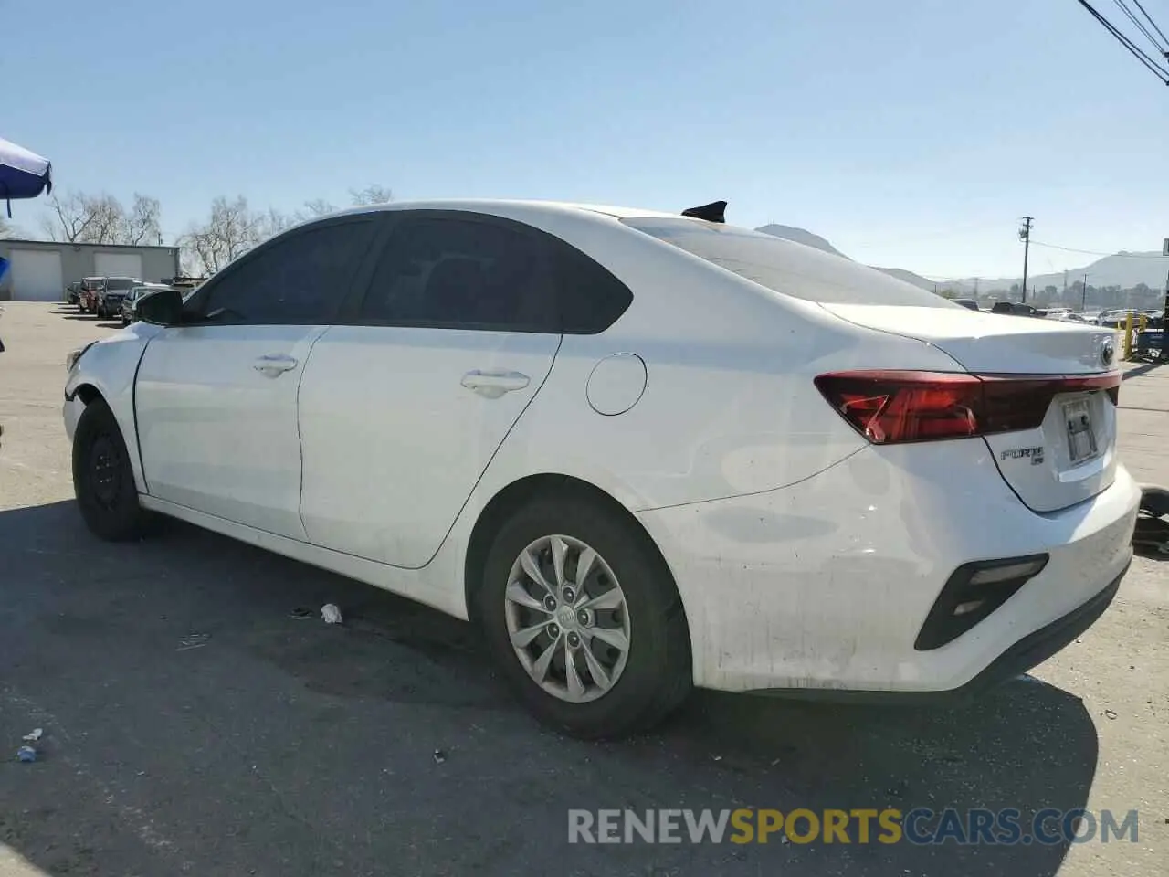 2 fotografías del automóvil dañado 3KPF24AD5LE223269 KIA FORTE 2020